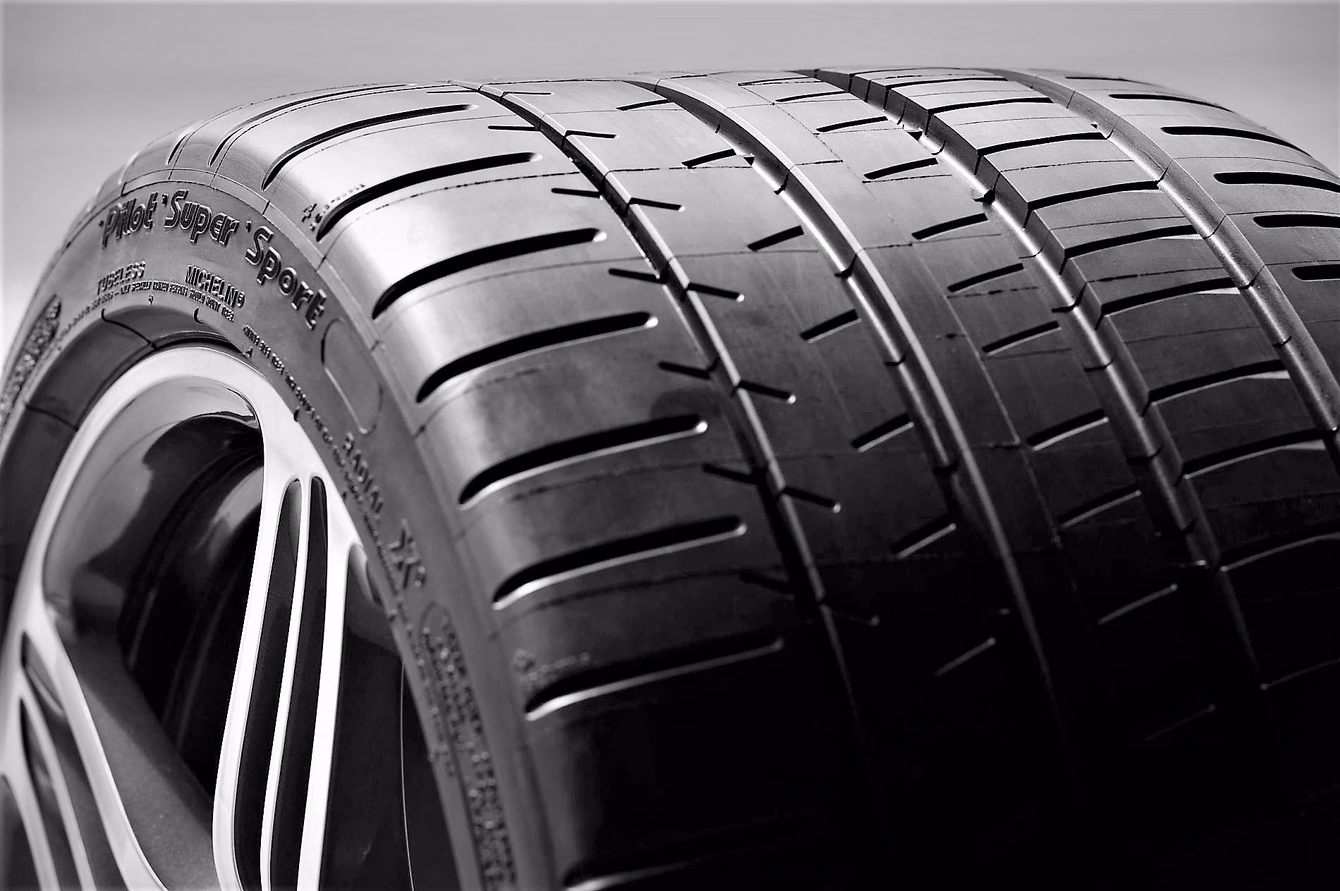 Michelin pilot super sport P245/35R19 89Y bsw summer tire Fits: 2020 Subaru WRX STI Kanrai Edition, 2019 Subaru WRX STI S209