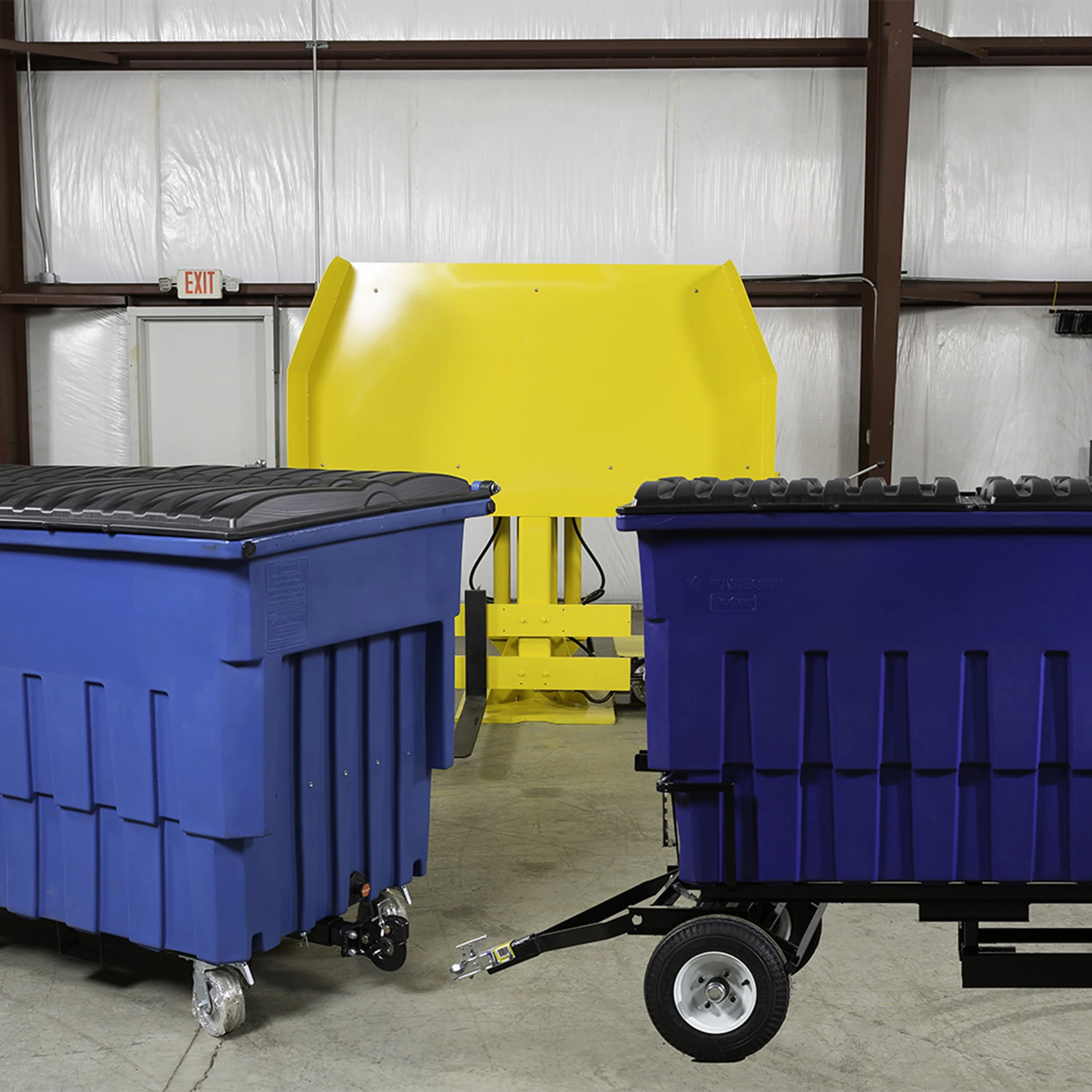 Toter 1 Cubic Yard 1,000 lbs. Capacity Towable Mobile Truck - Gray