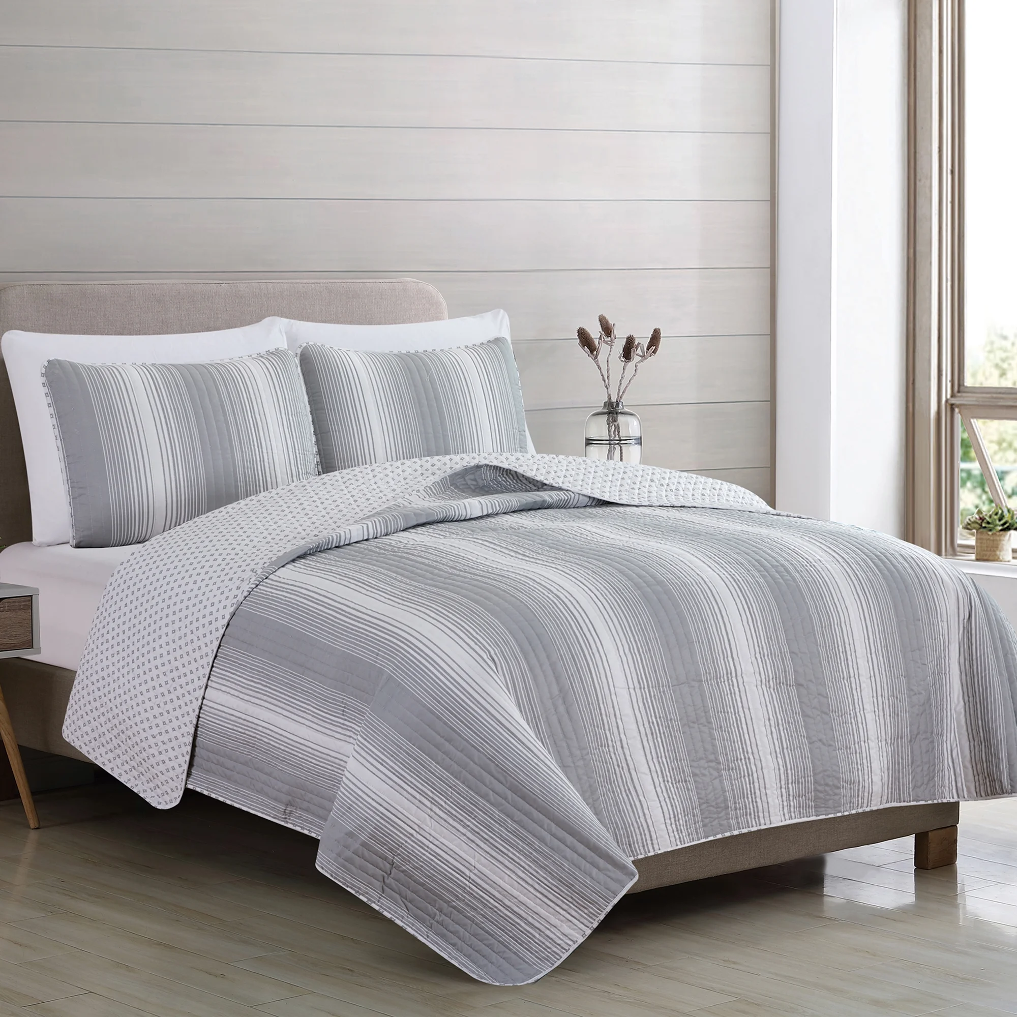 Great Bay Home Stripe Reversible Reversible Quilt Set With Shams  (Full / Queen, Everette - Grey)