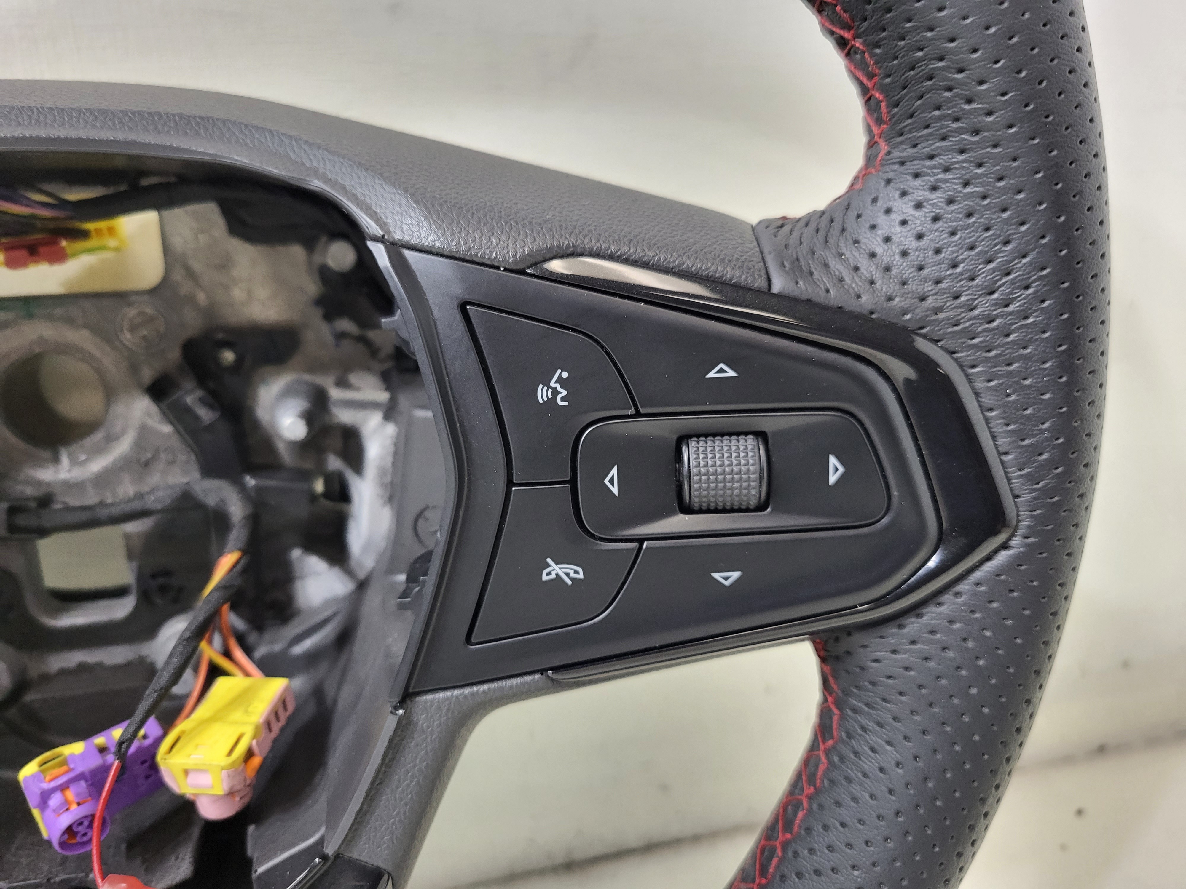 Pre-Owned 2021 Chevrolet TrailBlazer Driver Steering Wheel w/ Audio & Cruise Control OEM (Good)