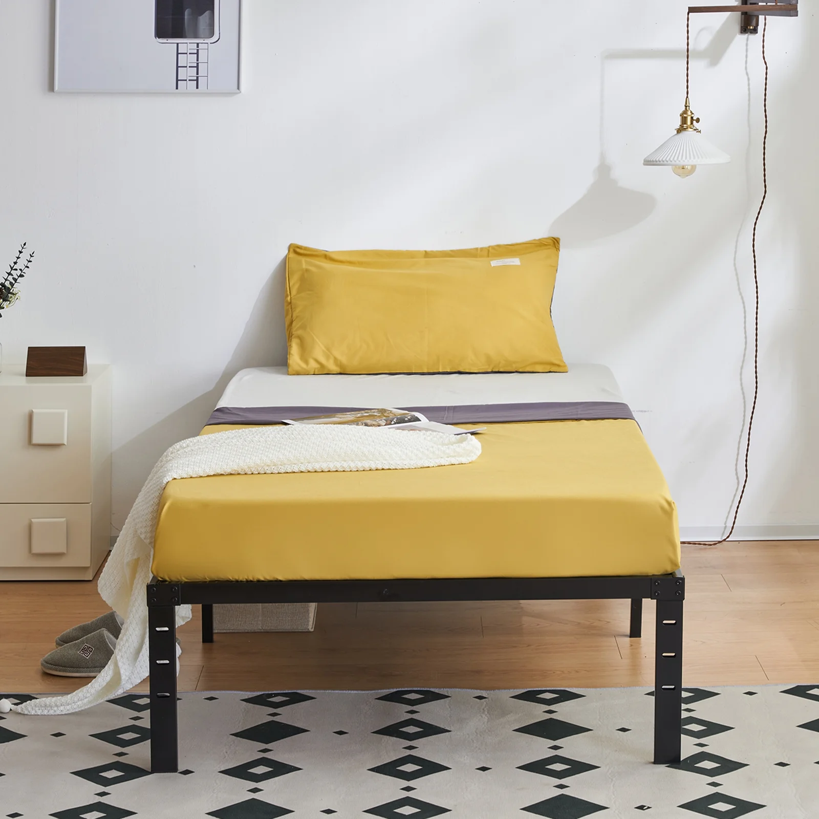 Roxona Simple Basic Iron Bed Frame Iron Bed 190.5*96.5*35.5cm Bed Height 14