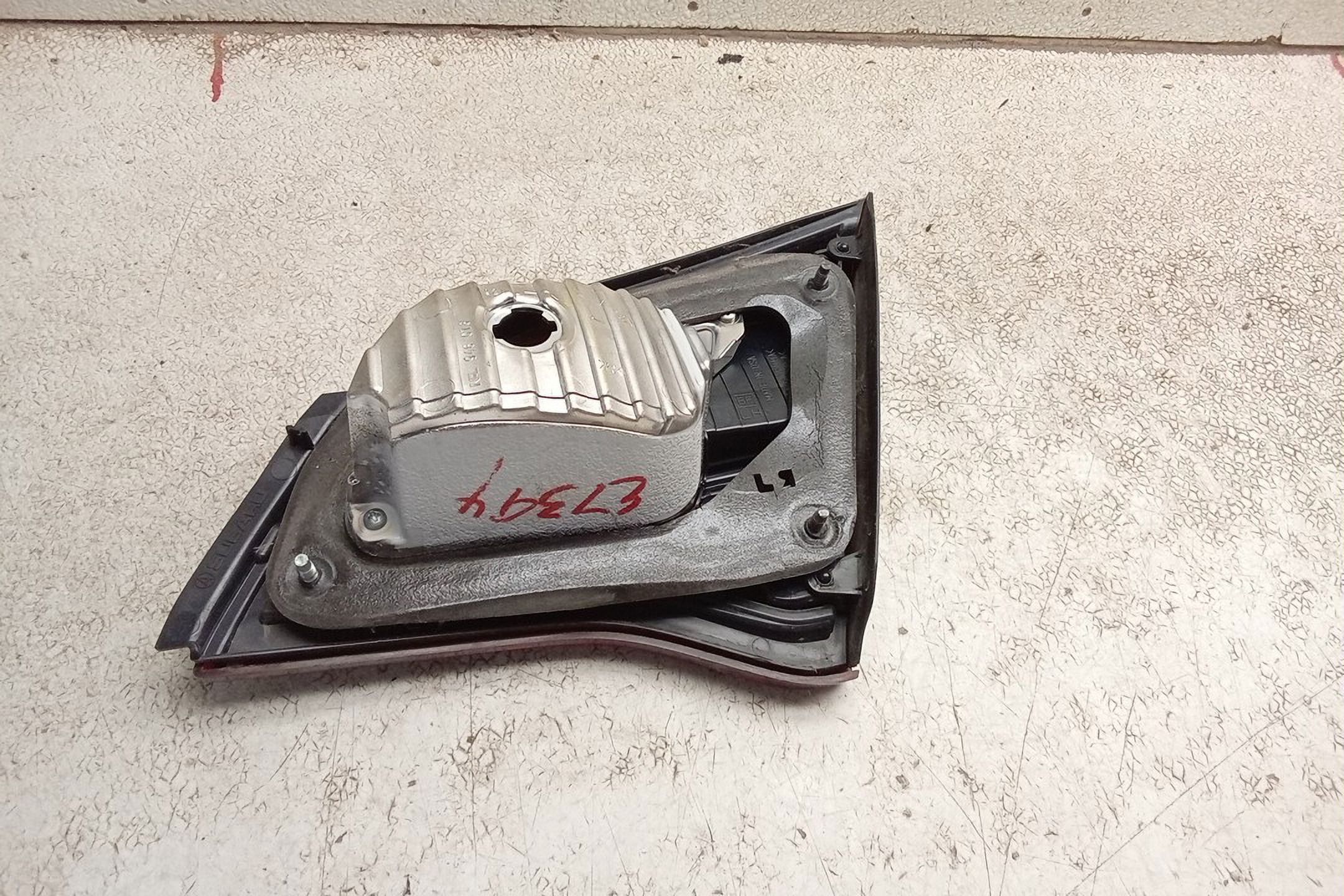 Pre-Owned 2017 Subaru Forester Driver LH Tail Lamp Assembly OEM (Good)