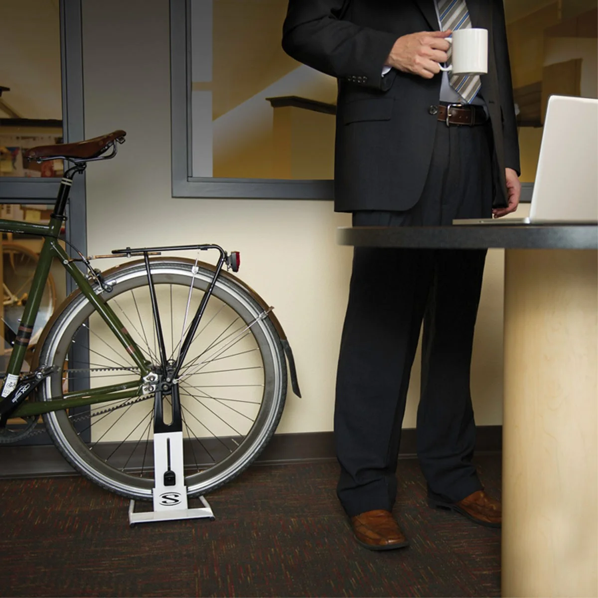 Saris Boss Bike Stand,	‎17.9 in x 13.4 in x 10.4 in, 4.3 lb Single Bike Stand