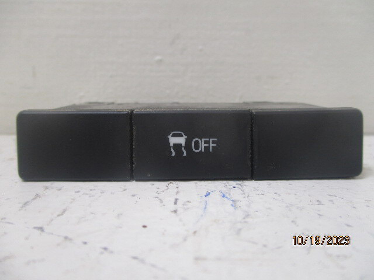 Pre-Owned 2012 Ford F350 Super Duty Traction Control Switch OEM LKQ (Good)