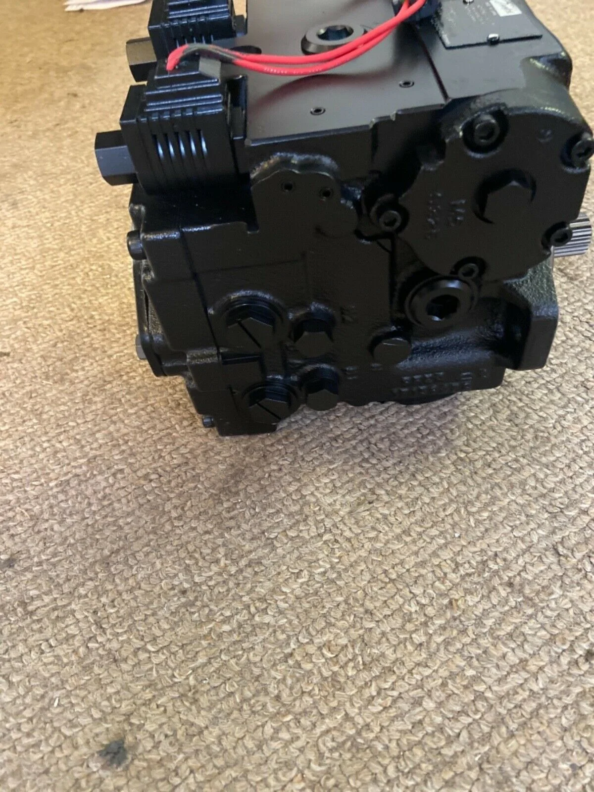 New  Sauer Danfoss Hydraulic Axial Piston Pump 42R28DG2A253, 11143195