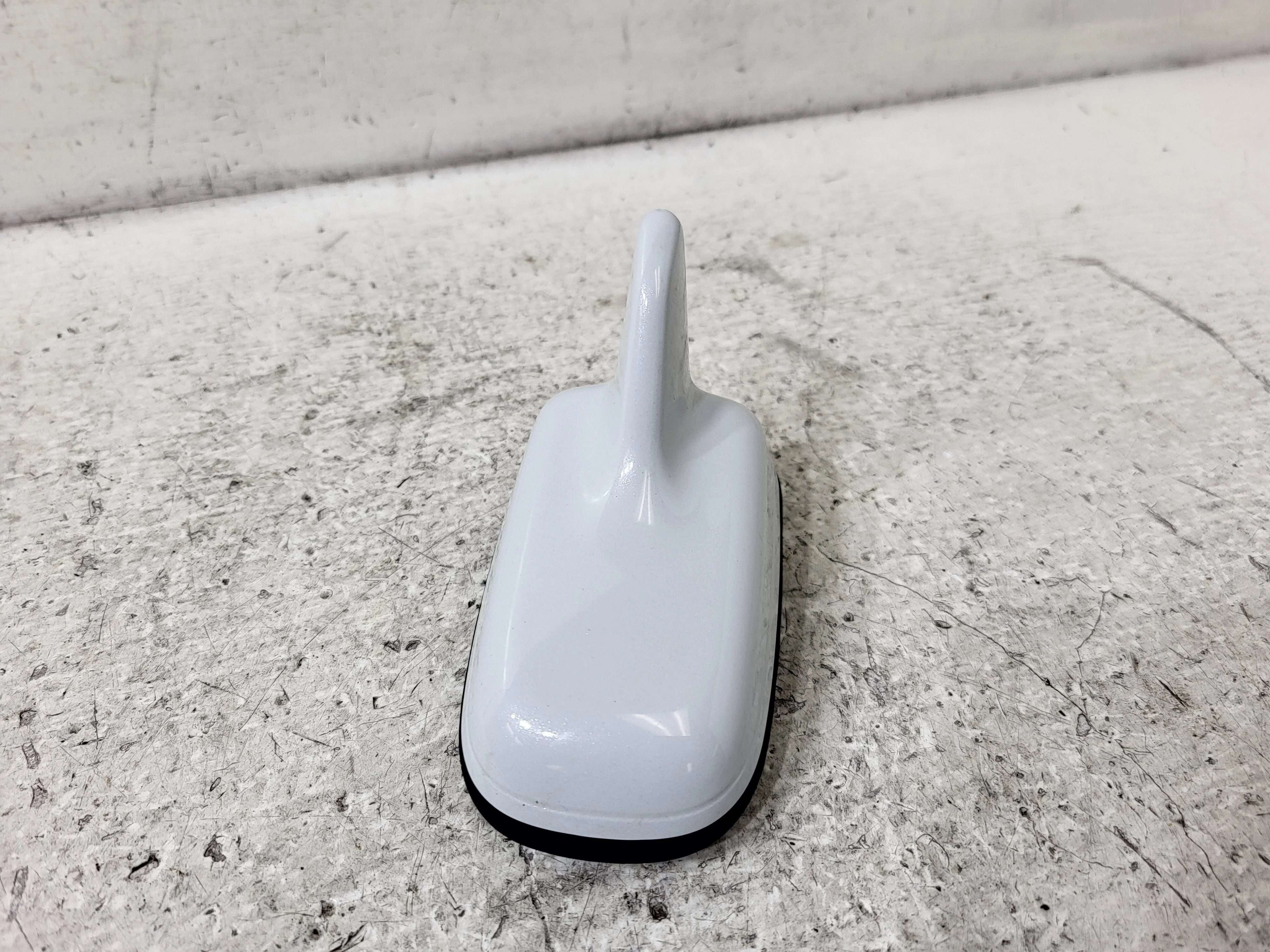 Pre-Owned 2016 Audi A6 Roof Mount Radio Antenna OEM LKQ - Verify Specific Vehicle Fitment In Description - (Good)