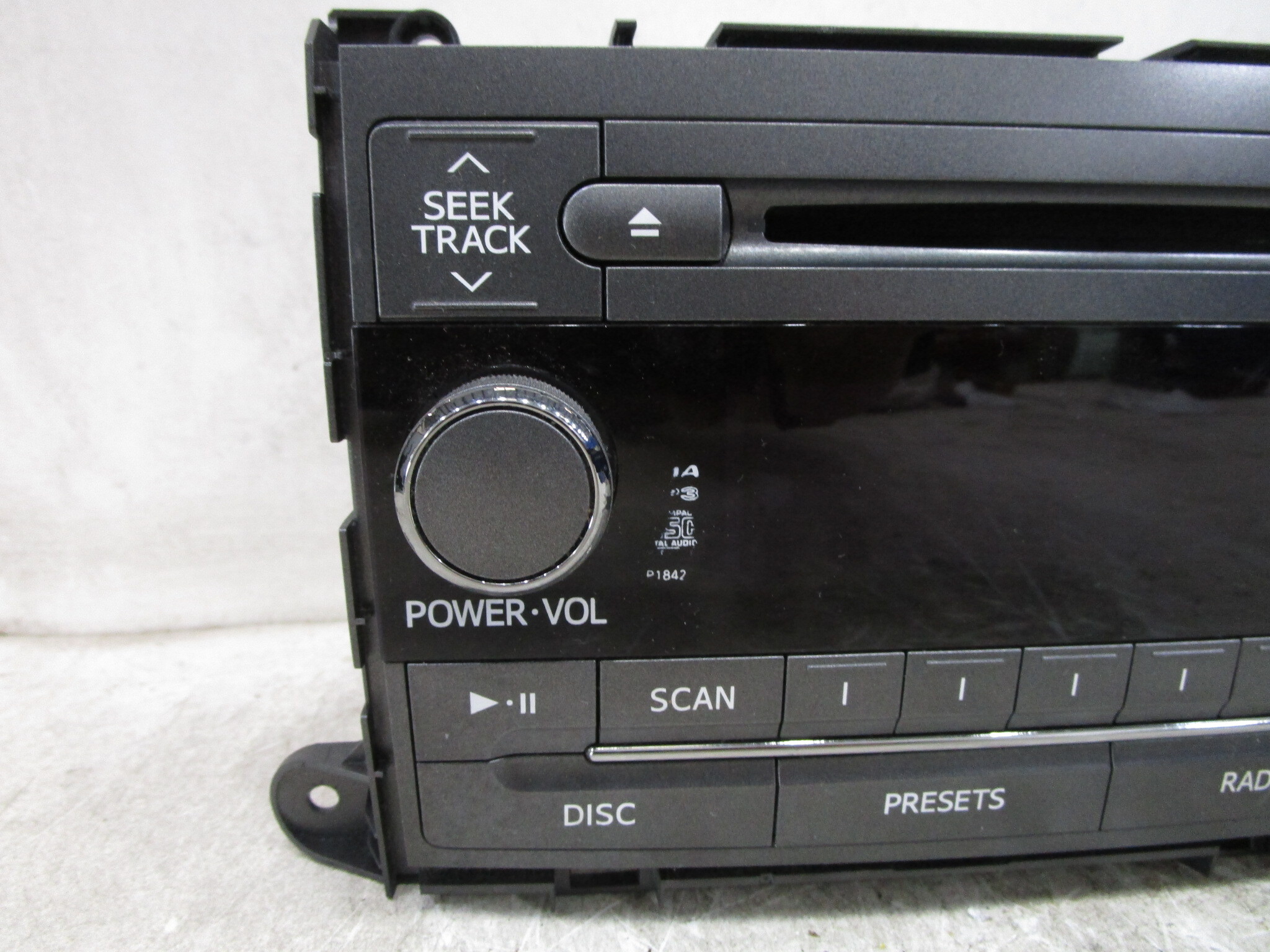 Pre-Owned 11 12 13 14 Toyota Sienna P1842 AM FM CD MP3 Radio Receiver 86120-08270 OEM LKQ (Good)