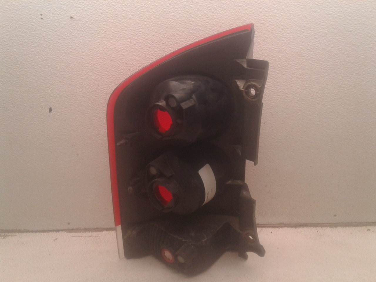 Pre-Owned 2004 Nissan Armada Passenger RH Tail Lamp Assembly OEM (Good)