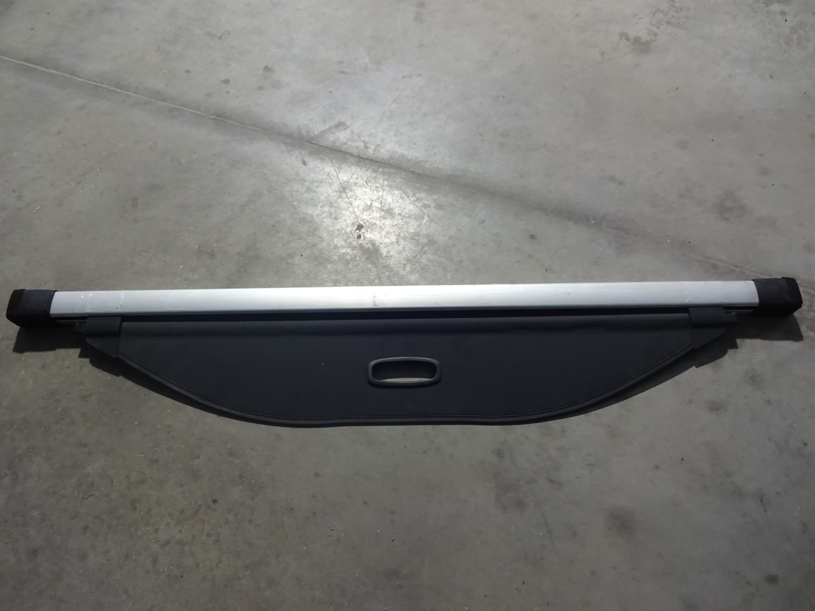 Pre-Owned 2017 Hyundai Santa Fe Rear Retractable Cargo Cover OEM (Good)