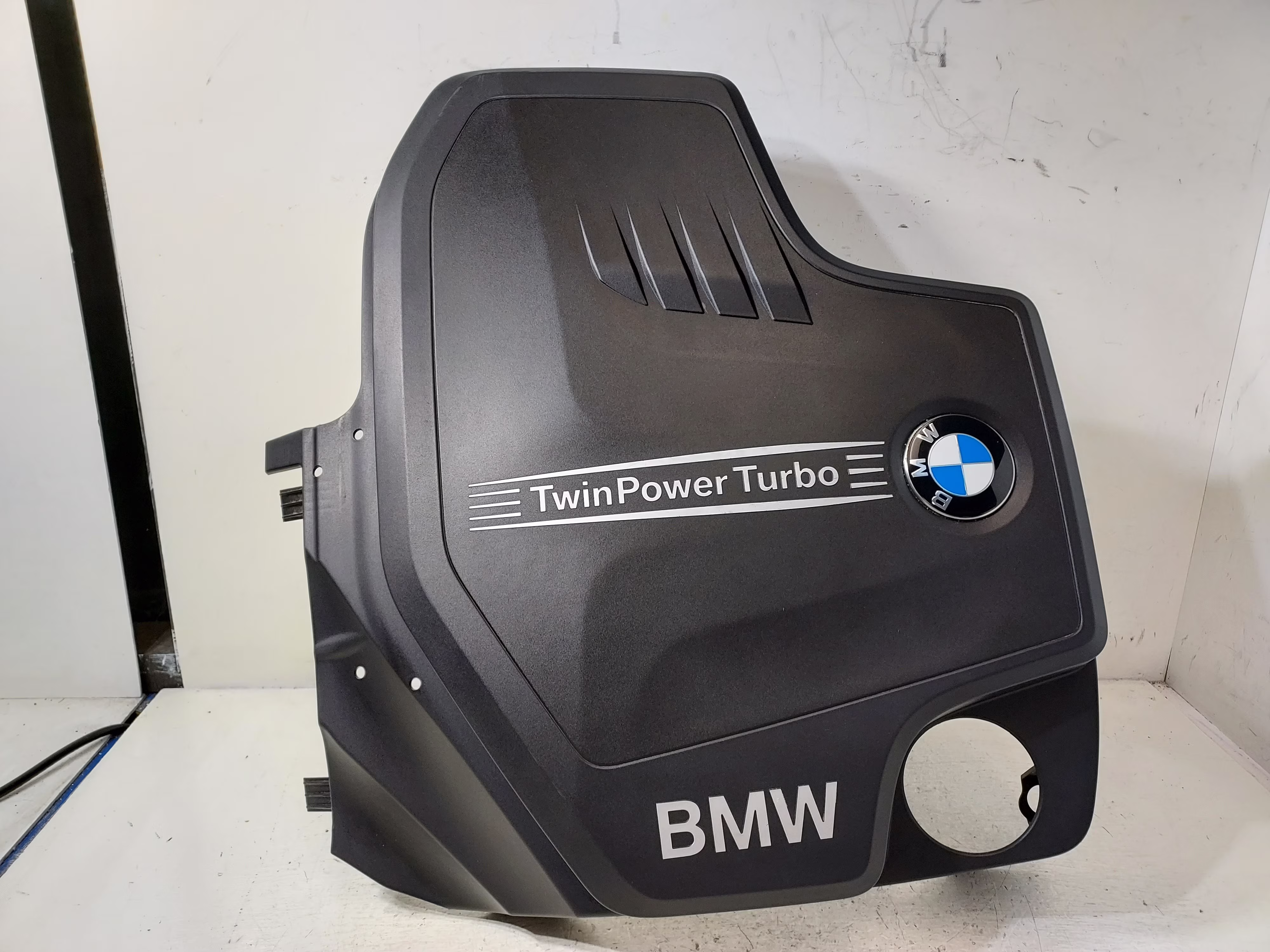 Pre-Owned 2014 BMW 320i Engine Cover OEM LKQ (Good)