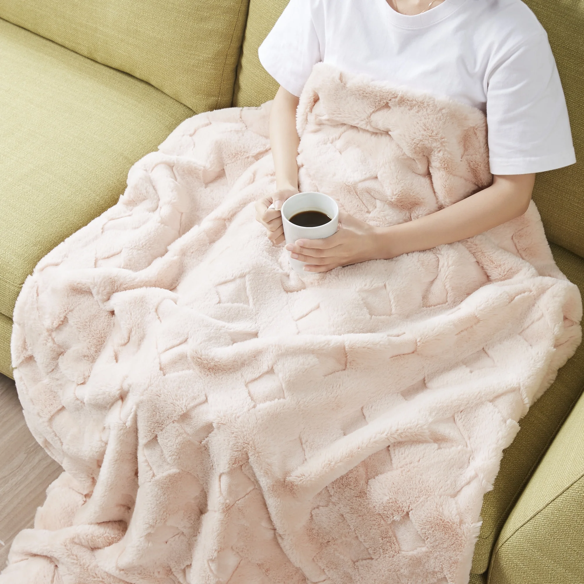 Madison Park Blush Faux Fur Ultra Soft Luxury Carved Basketweave Design Throw Blanket, 50