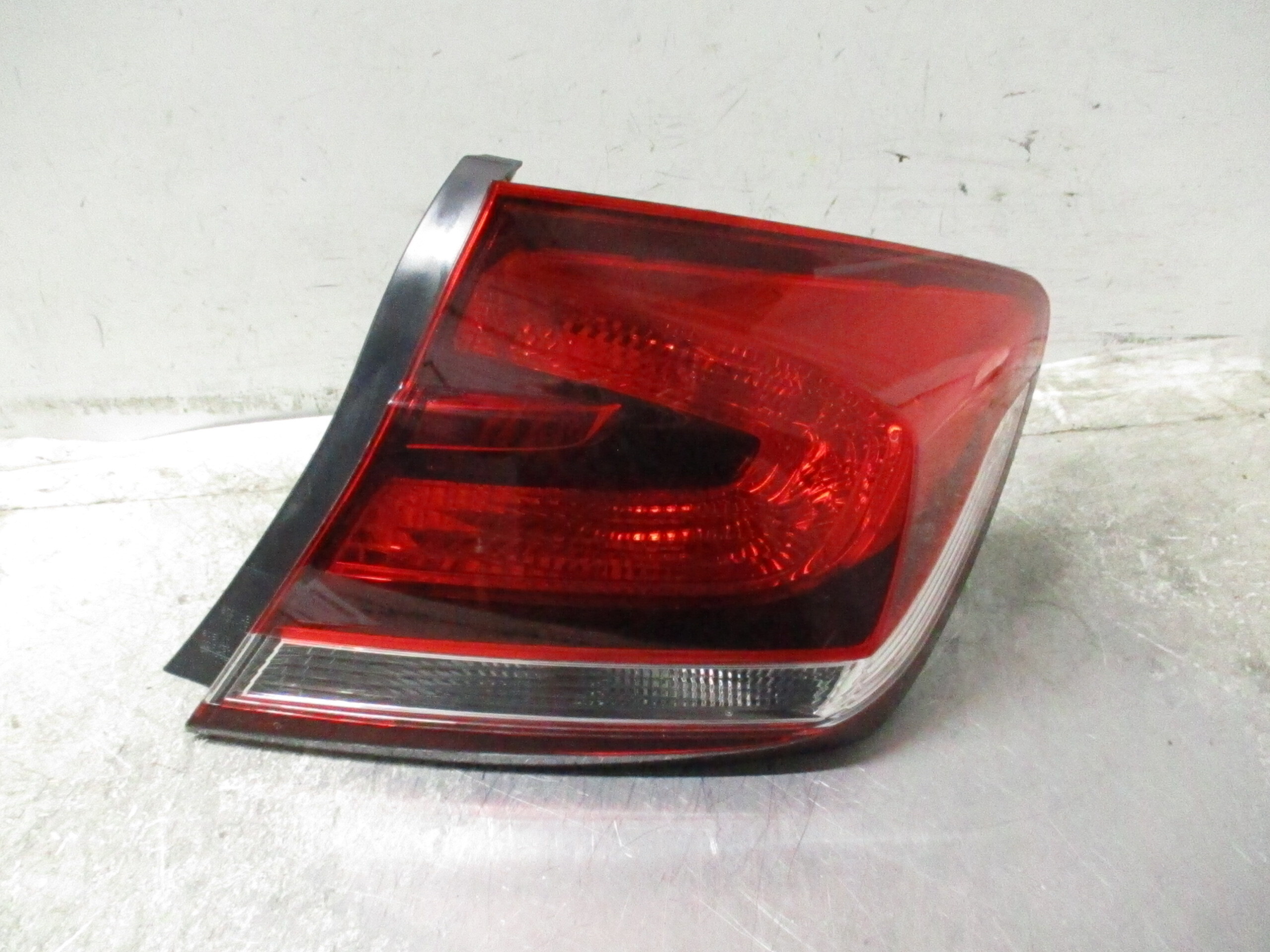 Pre-Owned 2013-2015 Honda Civic Passenger RH Tail Light Lamp OEM (Good)