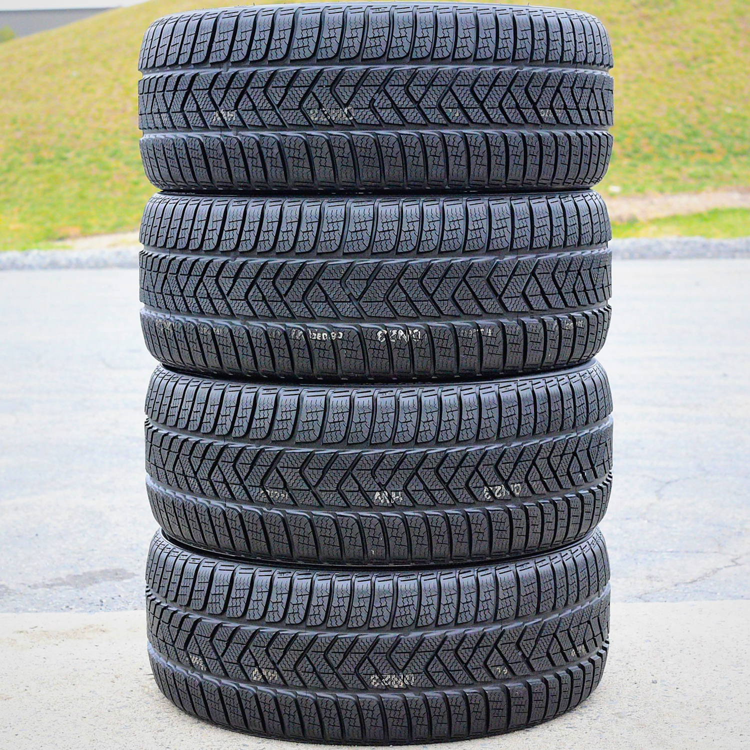 Pirelli Winter Sottozero 3 Winter 215/50R17 95V XL Passenger Tire