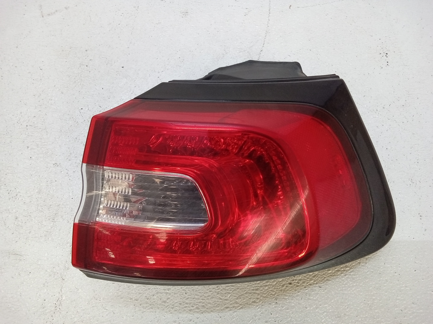 Pre-Owned 2014 Jeep Cherokee Tail Light Assembly Passenger Side RH OEM (Good)