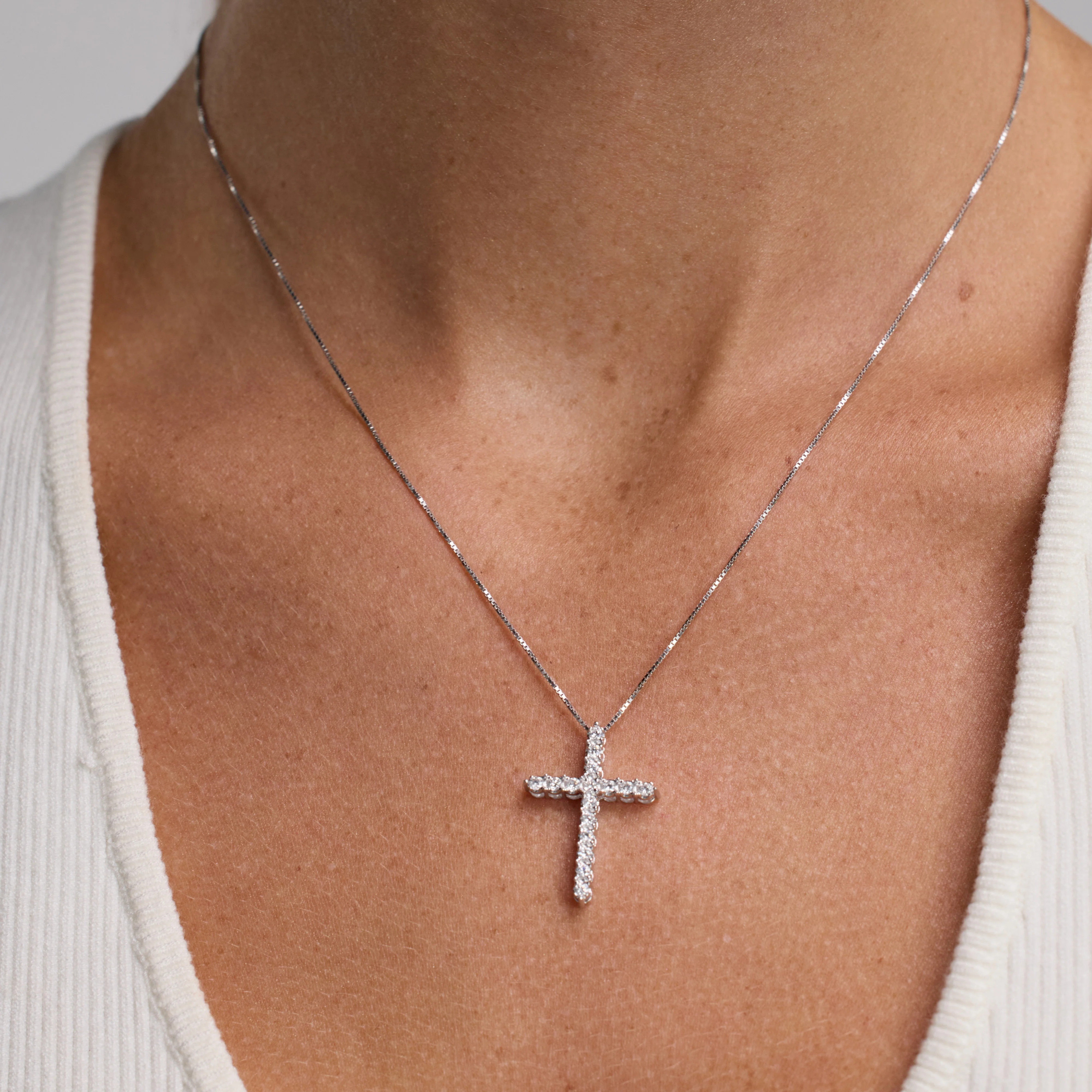 Unique Moments 1/2 Carat Round Lab Grown Diamond Cross Pendant Necklace in Sterling Silver (J-SI-I1)