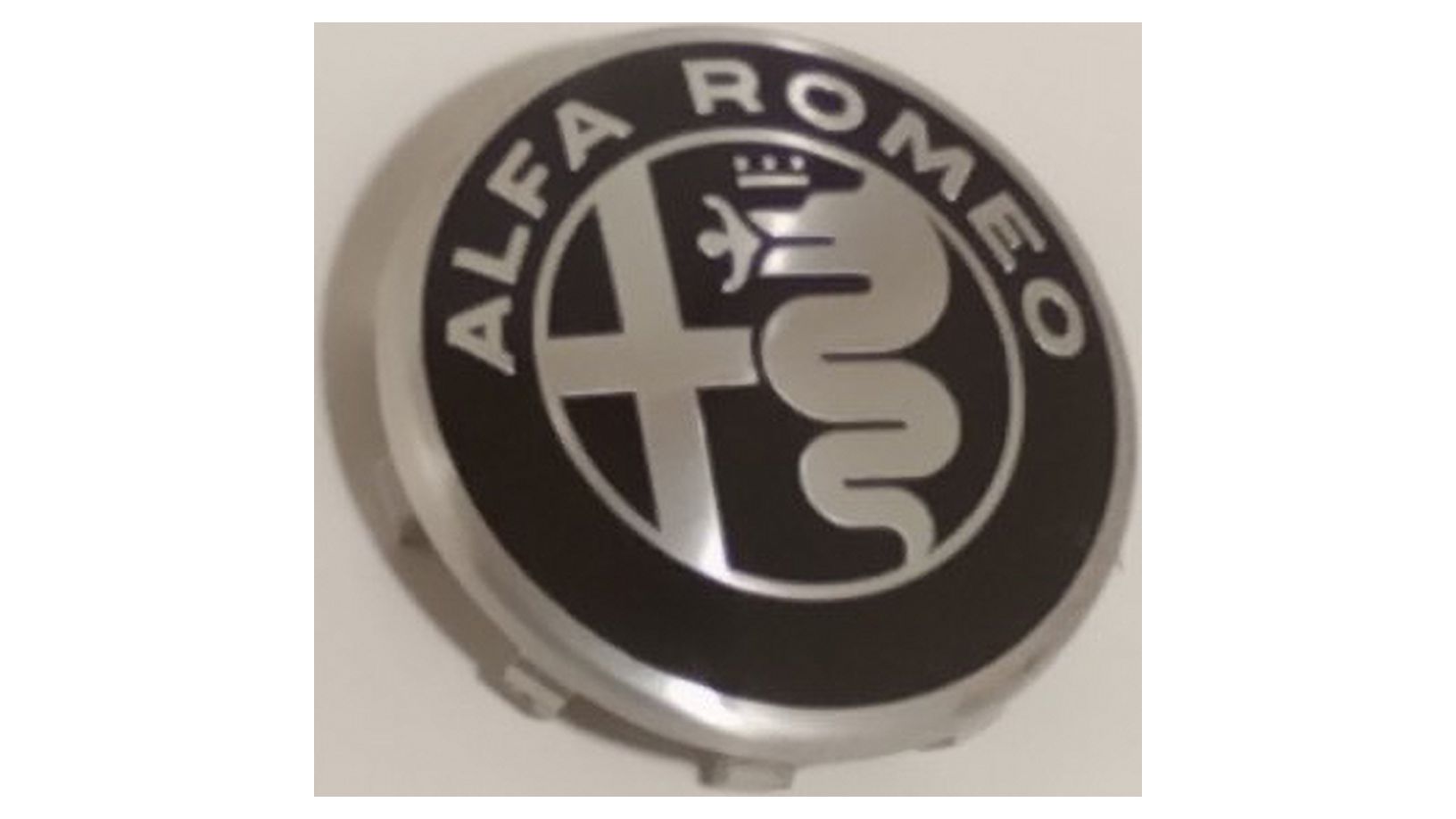 Pre-Owned 2021 Alfa Romeo Giulia Center Cap PN: 68379668AA OEM (Good)