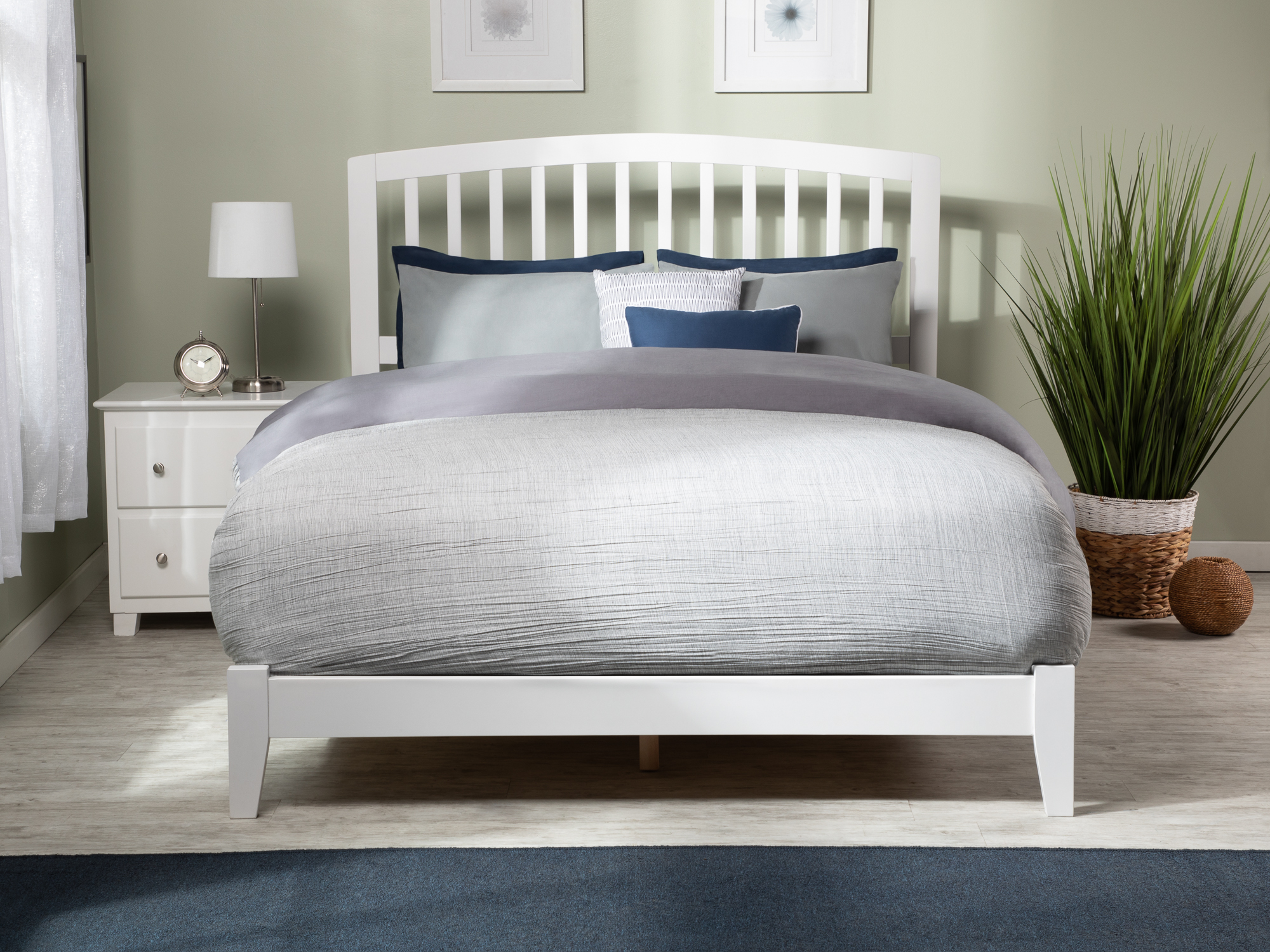 Richmond Full Traditional Bed in White