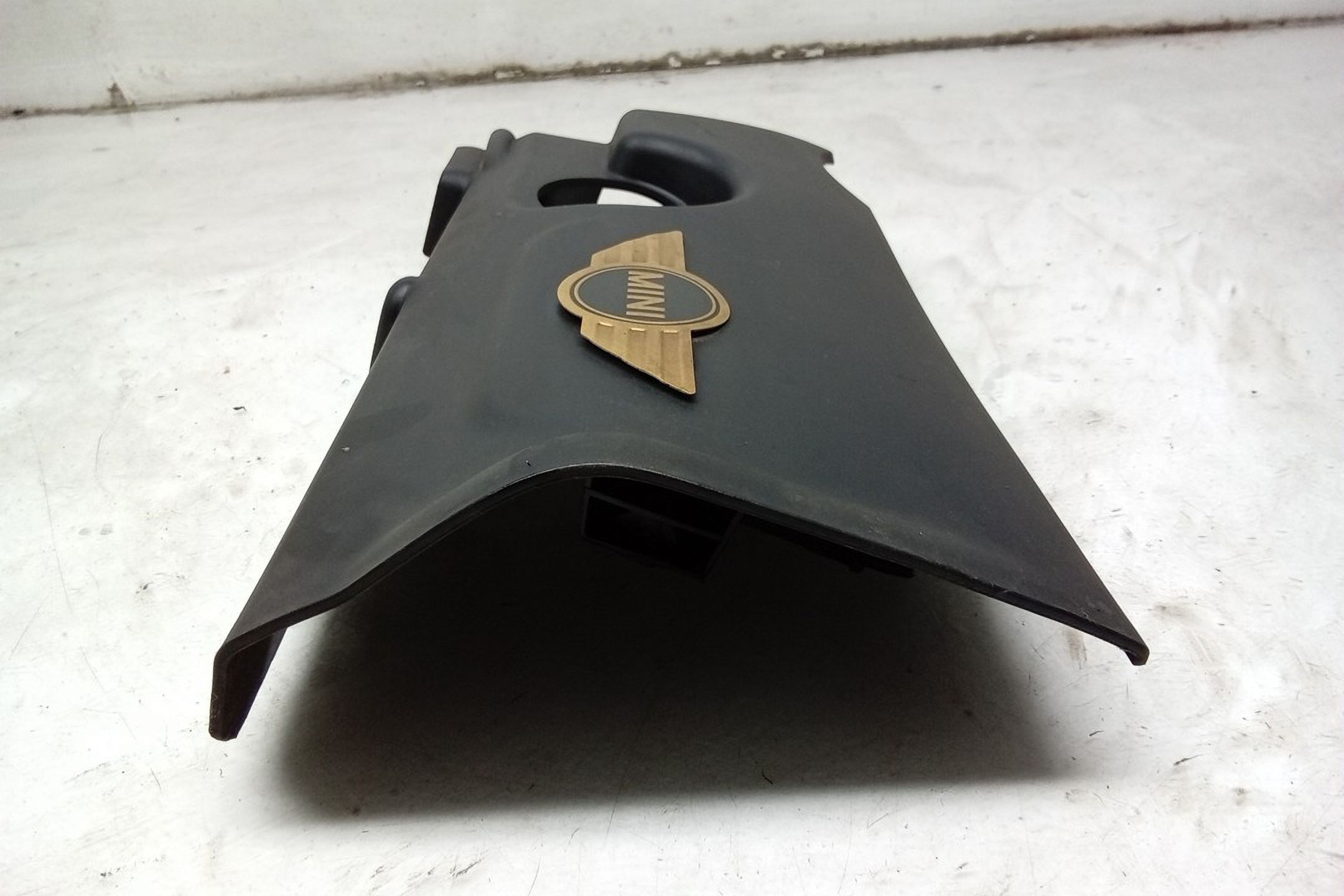 Pre-Owned 14 2014 Mini Cooper Engine Cover 1.6L OEM (Good)