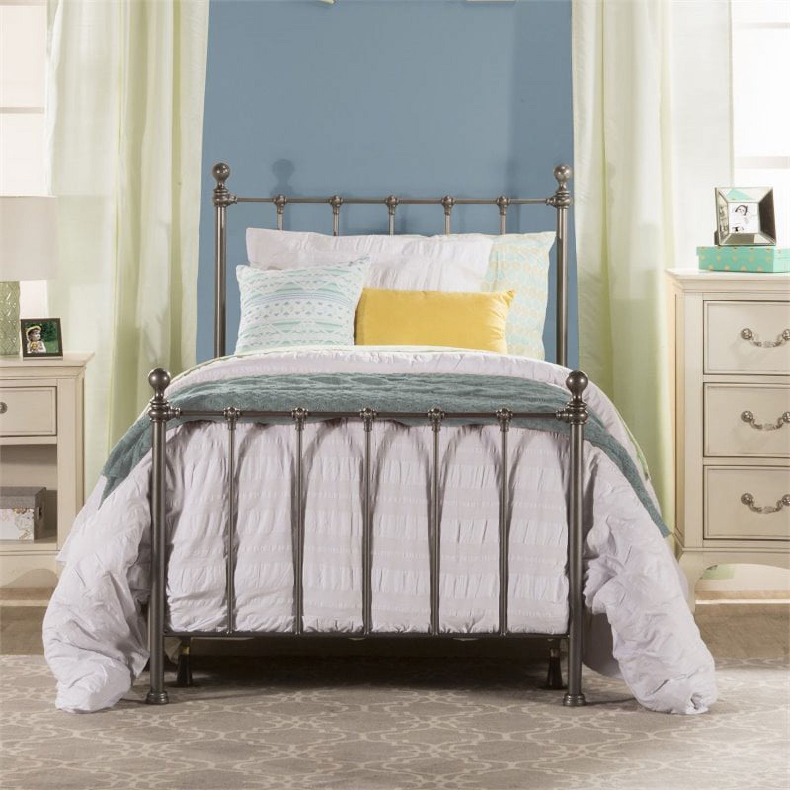 Hawthorne Collections Traditional Metal Twin Panel Bed in Black Steel