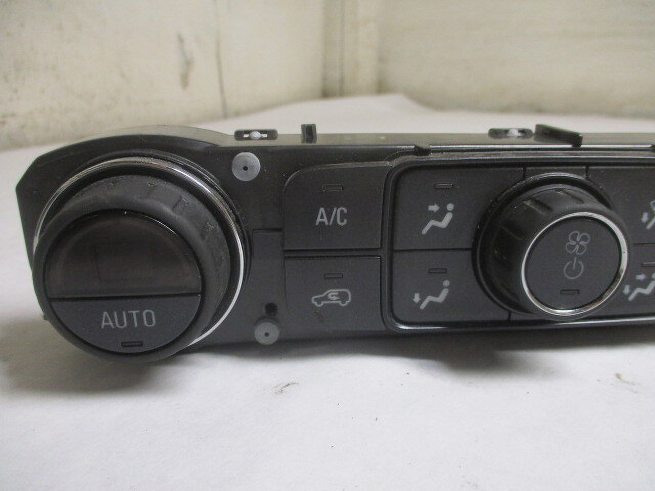 Pre-Owned GMC Sierra 1500 Automatic Climate AC Heater Temperature Control OEM LKQ (Good)