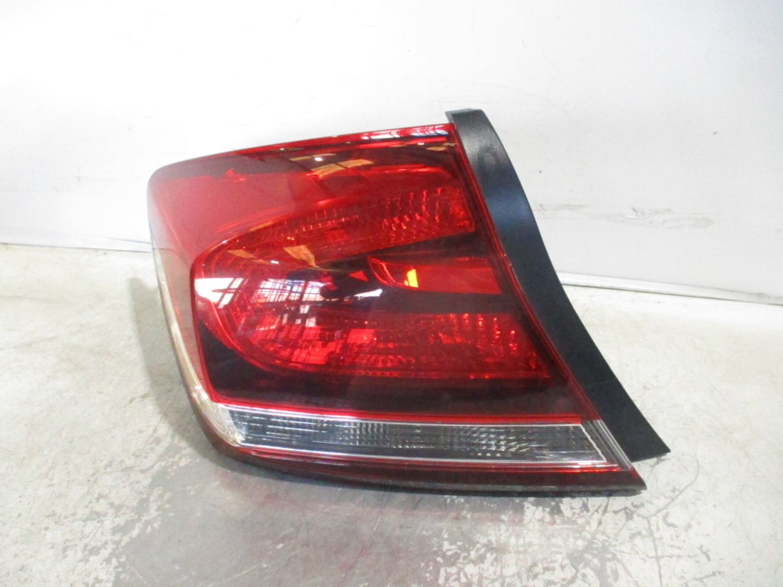 Pre-Owned 2013-2015 Honda Civic Driver LH Tail Light Lamp OEM (Good)