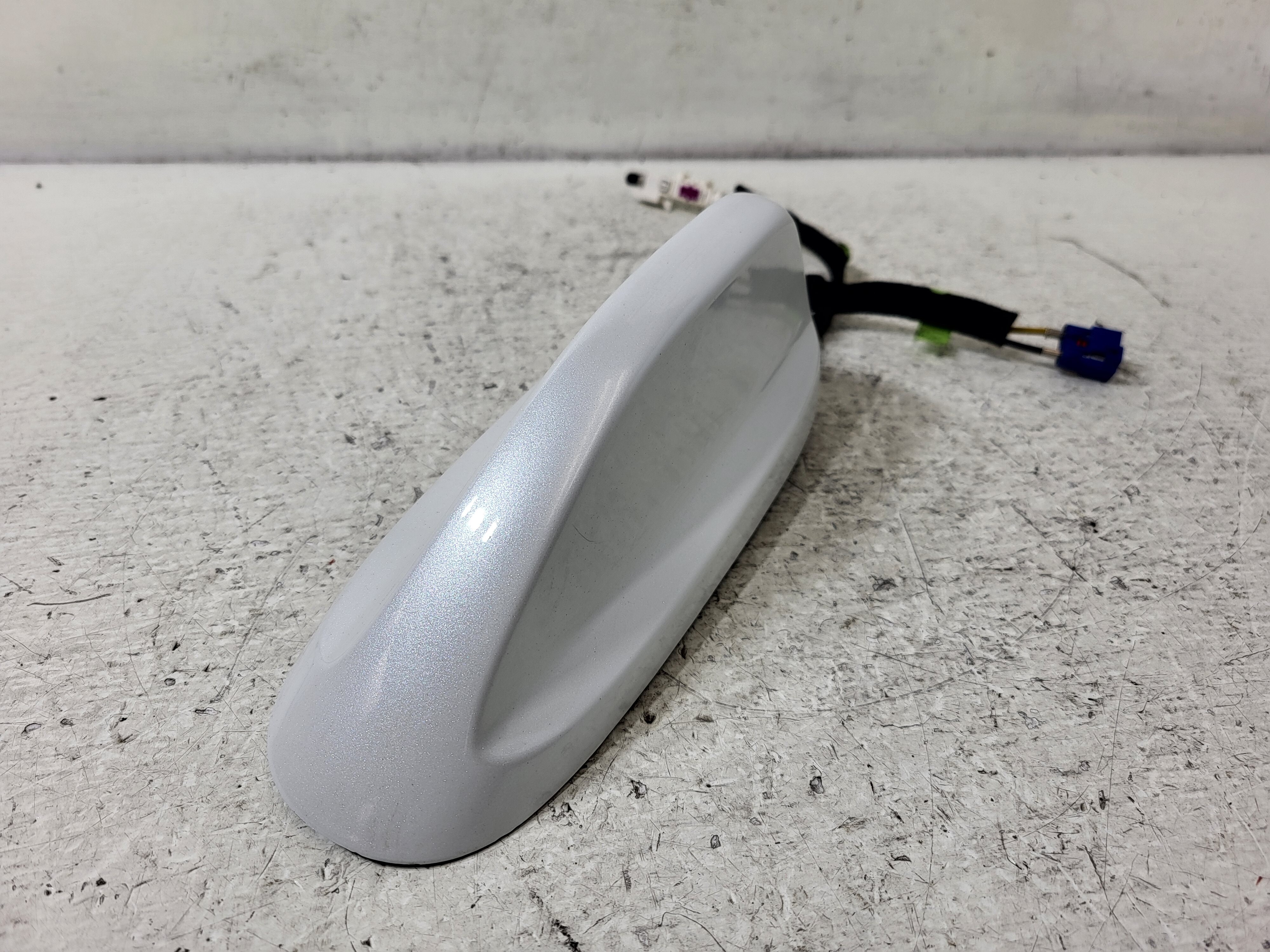 Pre-Owned 2020 Dodge Durango Roof Mount Radio Antenna OEM LKQ - Verify Specific Vehicle Fitment In Description - (Good)