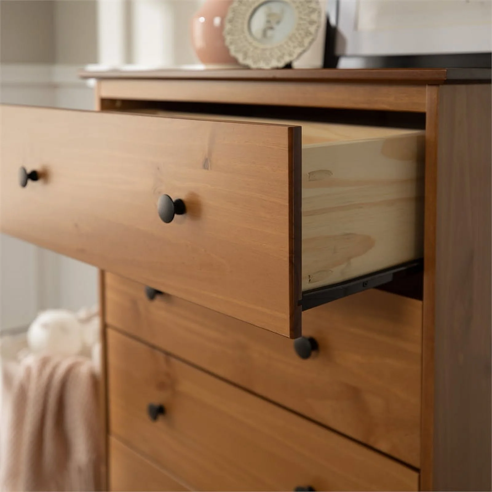 Pemberly Row 4 Drawer Dresser in Caramel