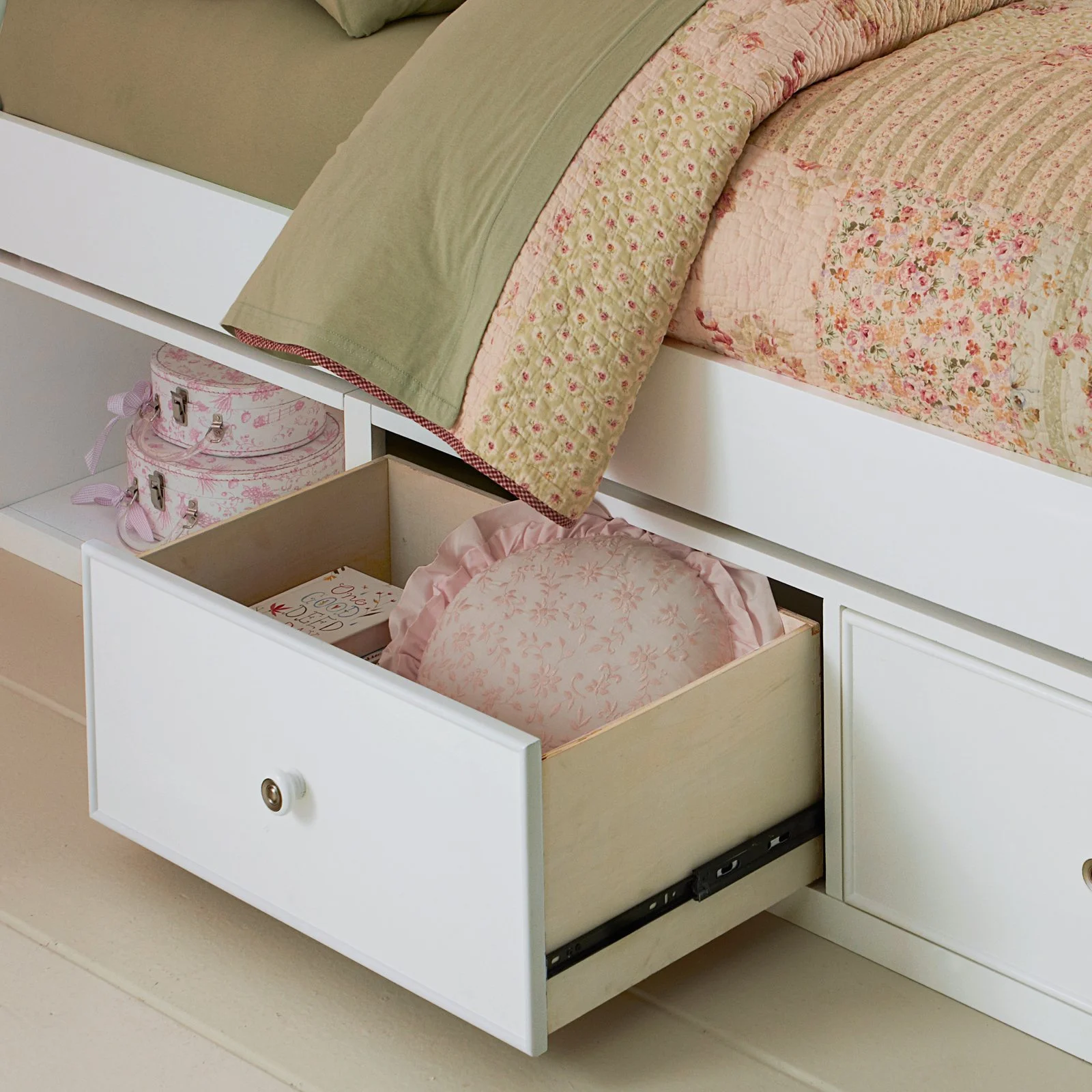 NE Kids Lake House Payton Twin Arch Bed in White