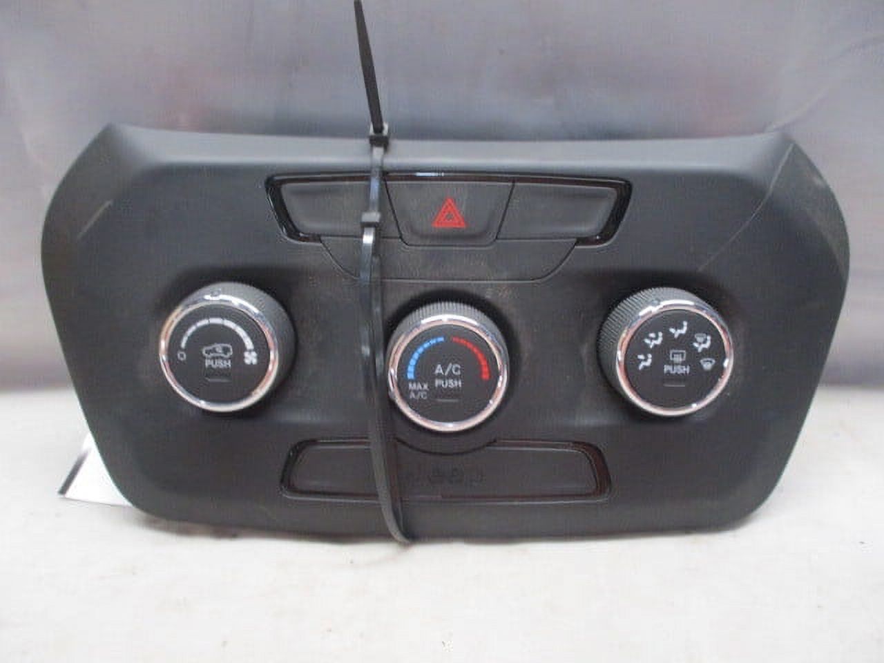 Pre-Owned 2018 2019 2020 Jeep Renegade AC Heater Temperature Control Unit OEM (Good)