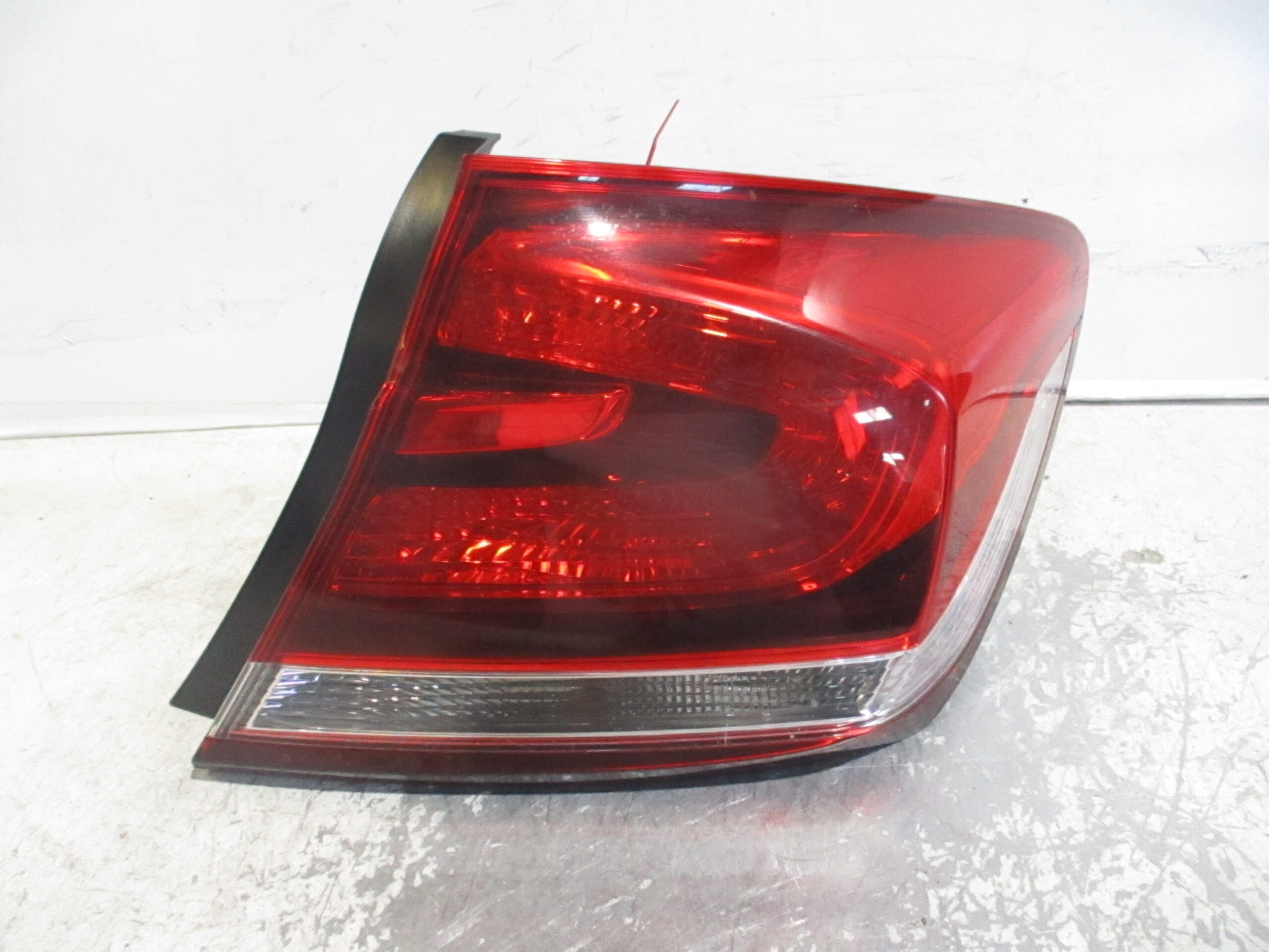 Pre-Owned 2013-2015 Honda Civic Passenger RH Tail Light Lamp OEM (Good)