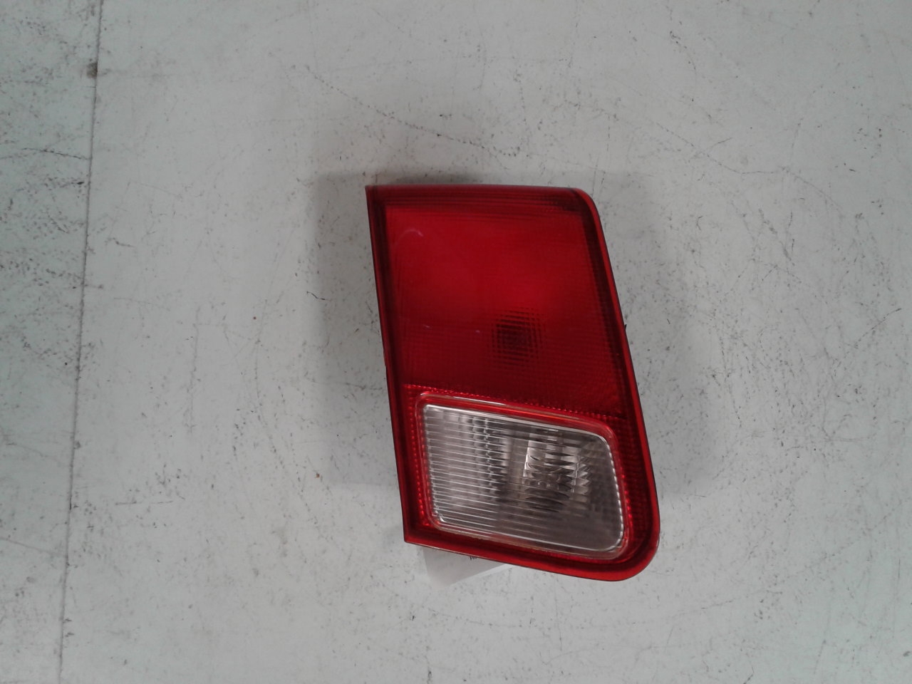 Pre-Owned 2001 Honda Civic Tail Light Assembly Lid Mounted Driver Side LH OEM (Good)