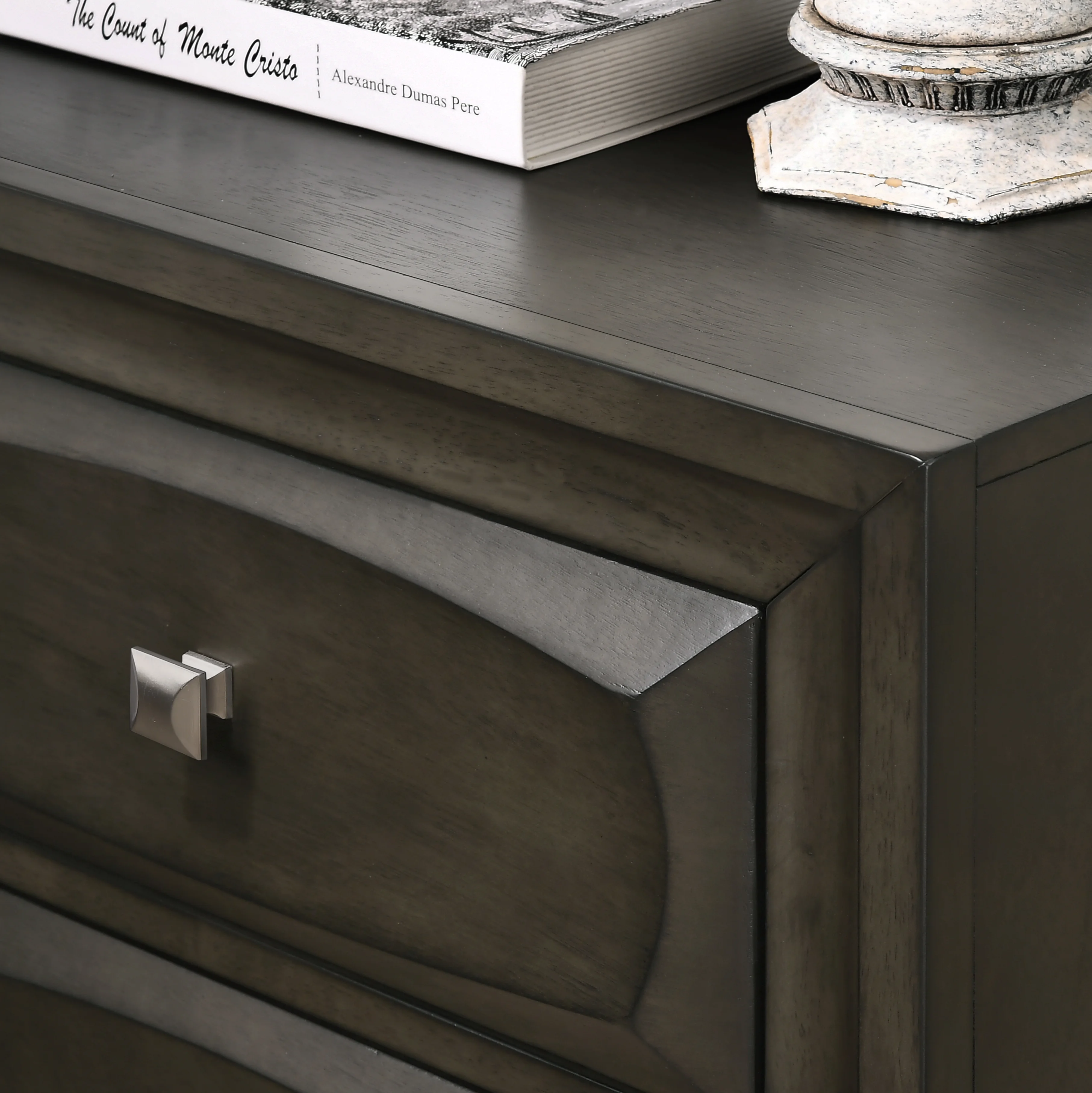 Roundhill Furniture Oakland 8 Drawer Dresser