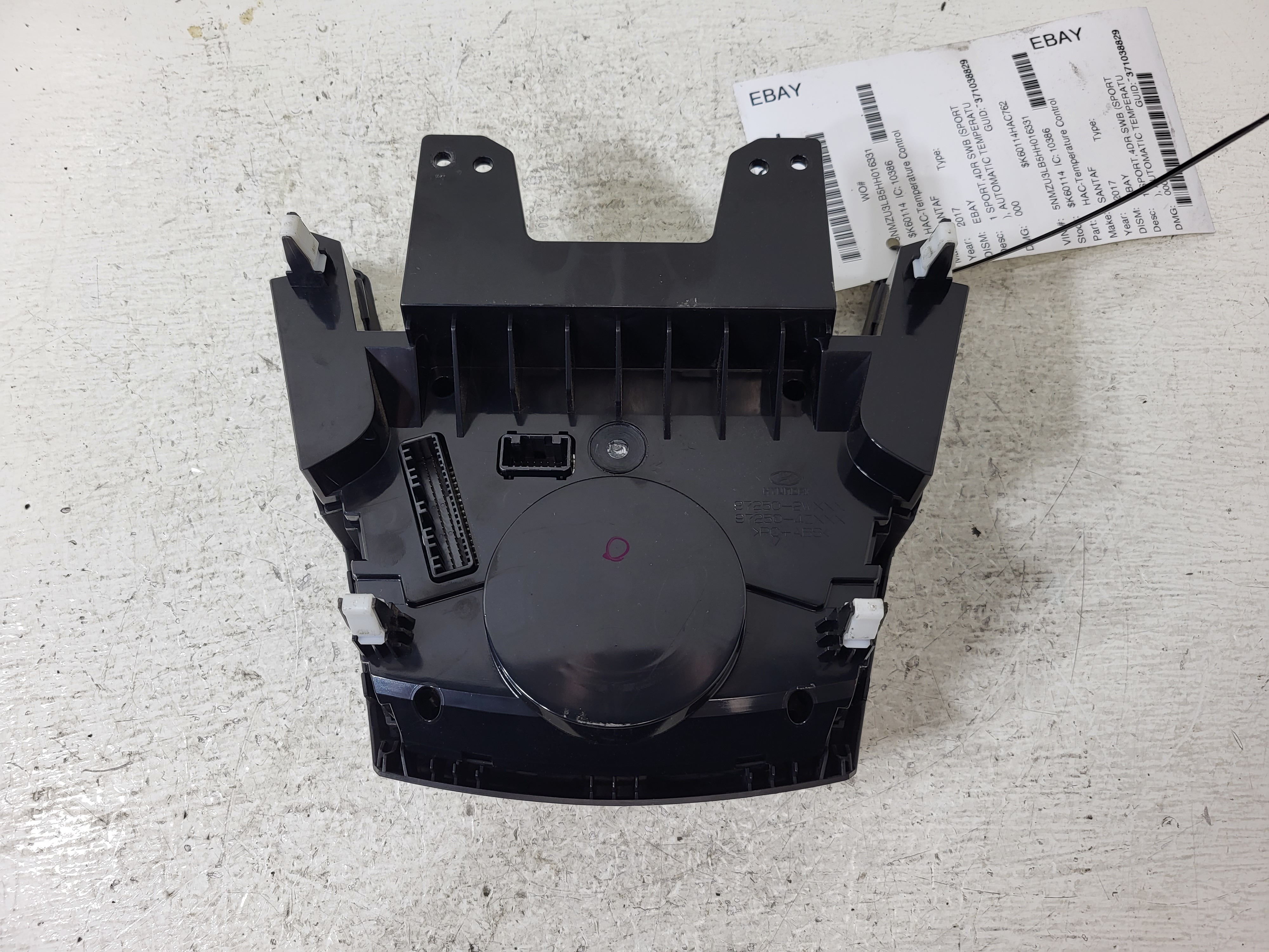 Pre-Owned 2017-2018 Hyundai Santa Fe AC Heat Temperature Control Unit OEM LKQ (Good)