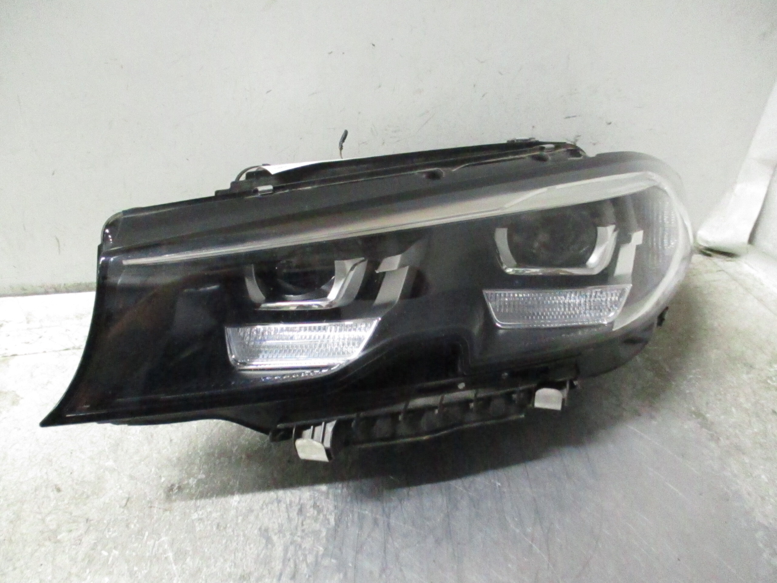 Pre-Owned 2019 BMW 330i Driver LH Head Light Lamp OEM (Good)