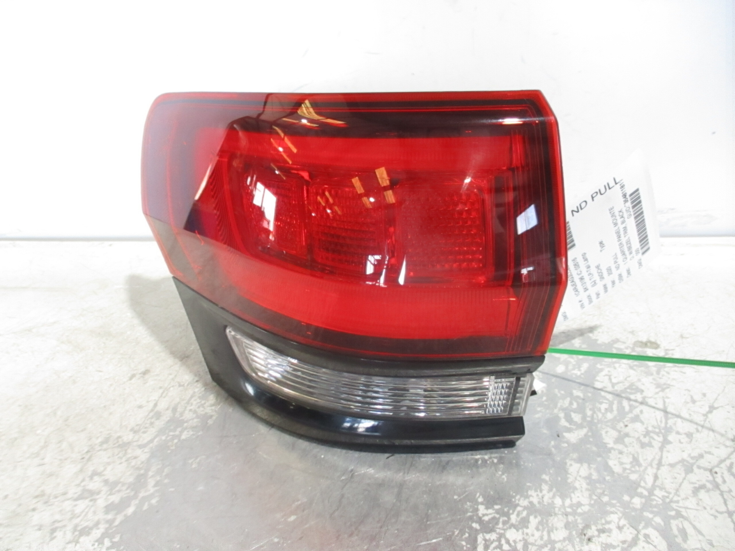 Pre-Owned 2015-2020 Jeeo Grand Cherokee Driver LH Tail Light Lamp OEM (Good)