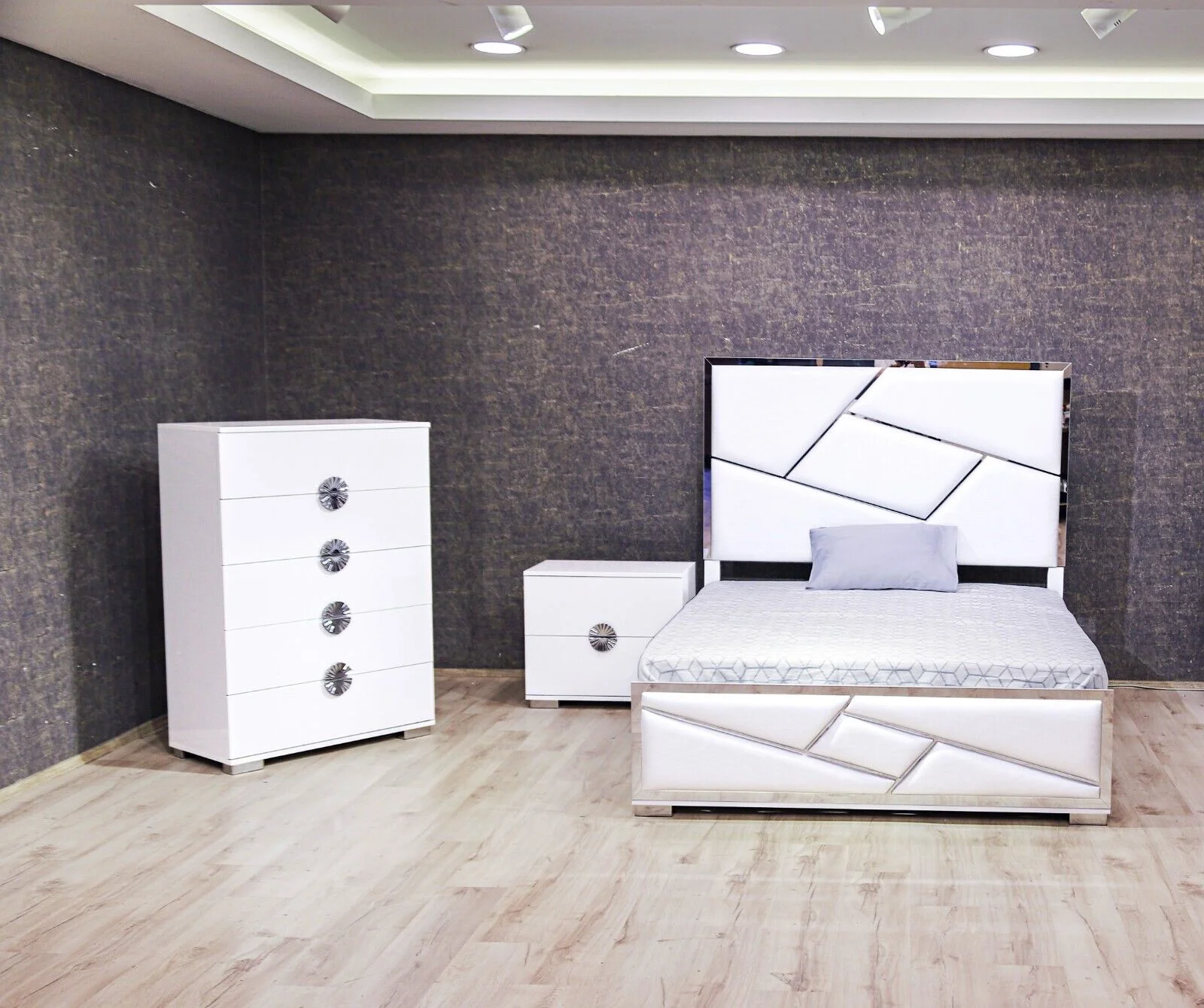Modern 3pc White Padded Headboard Mirrored Accents King Bed Nightstand Chest Set Unique Drawer Hardware
