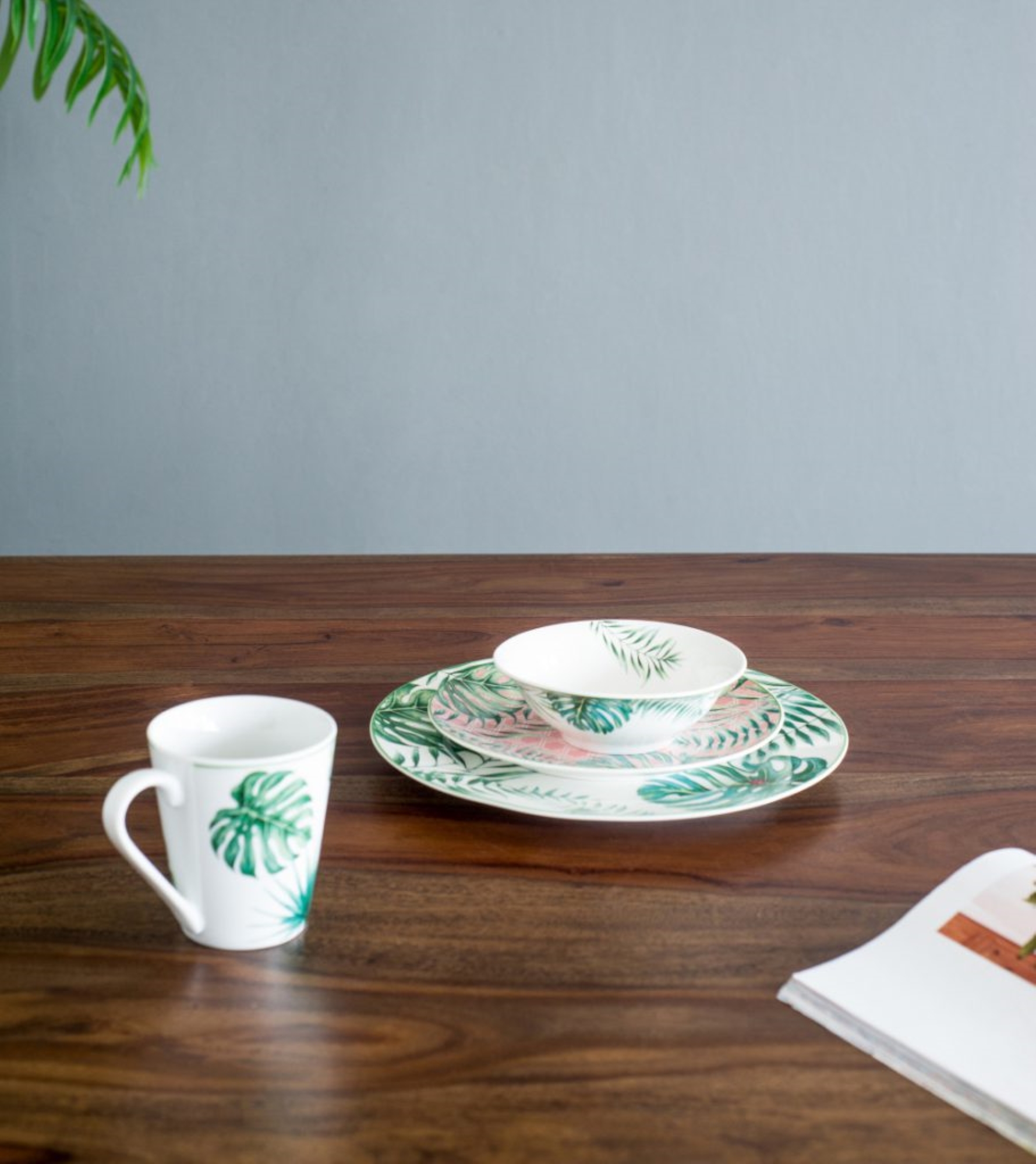 CC Home Furnishings Botanical Design with a Bird Round Dinner Plates - 10