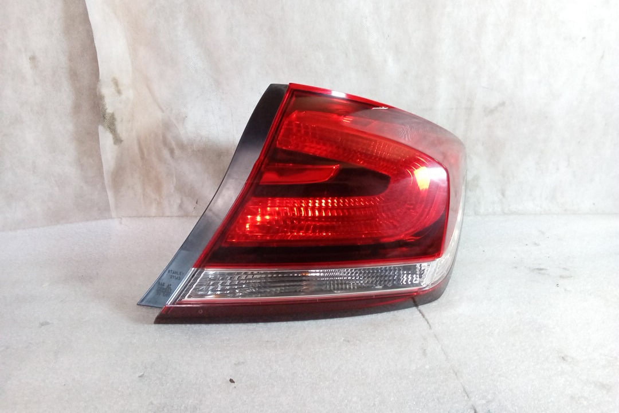 Pre-Owned 2015 Honda Civic Sedan Passenger Side Quarter Mounted Tail Lamp OEM LKQ (Good)