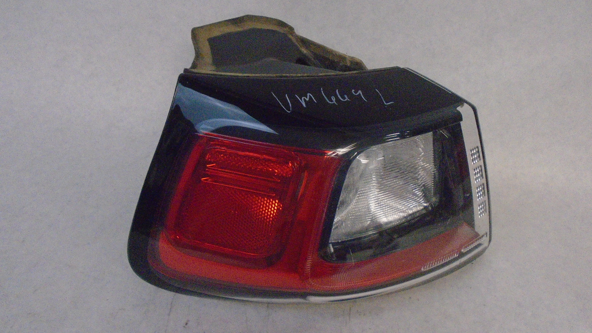 Pre-Owned 2019-2022 Jeep Cherokee Left Driver Tail Light Lamp Quarter Mount OEM LKQ (Good)