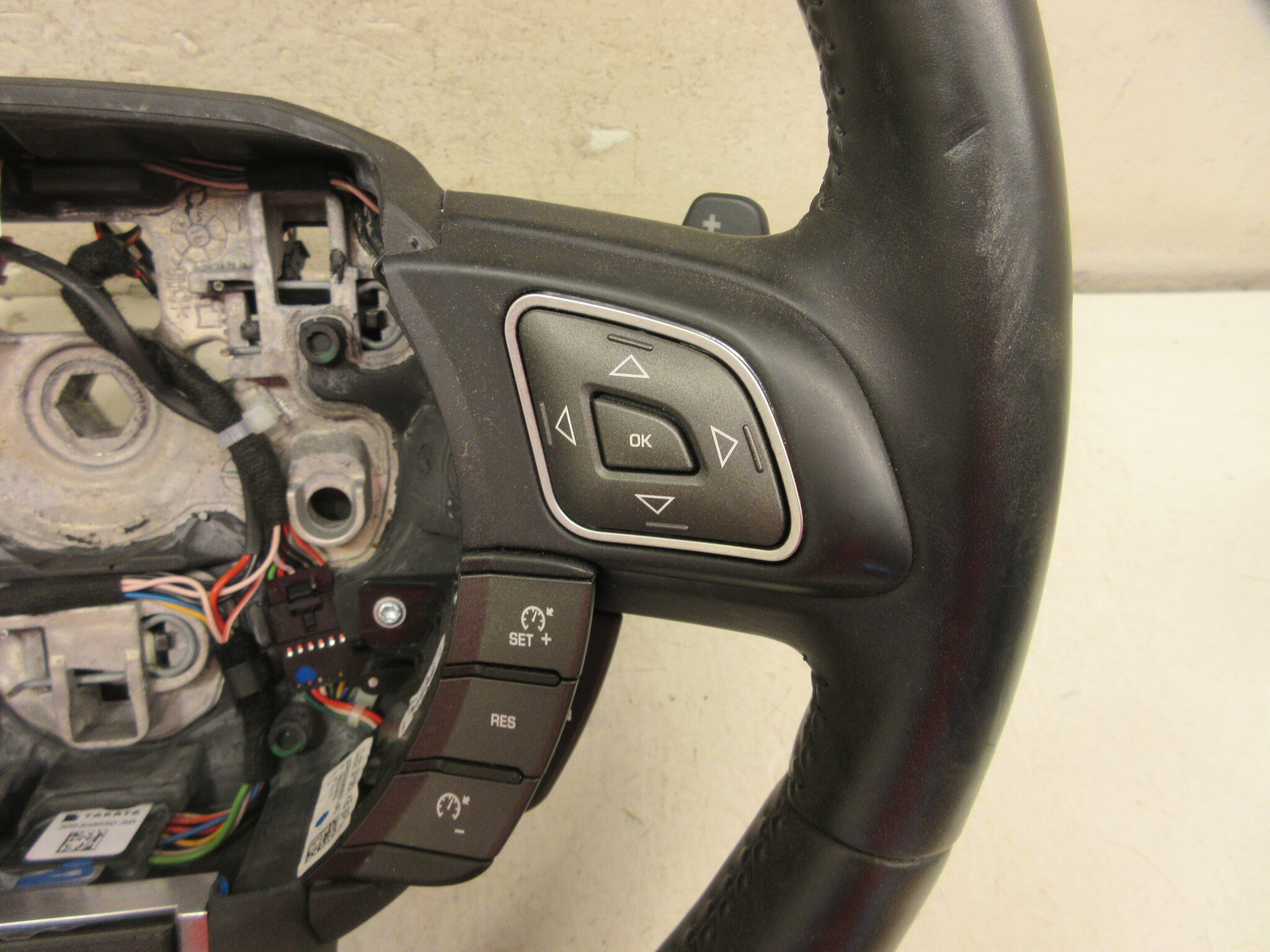 Pre-Owned 17 2017 Range Rover Evoque Heated Black Leather Steering Wheel OEM LKQ (Good)