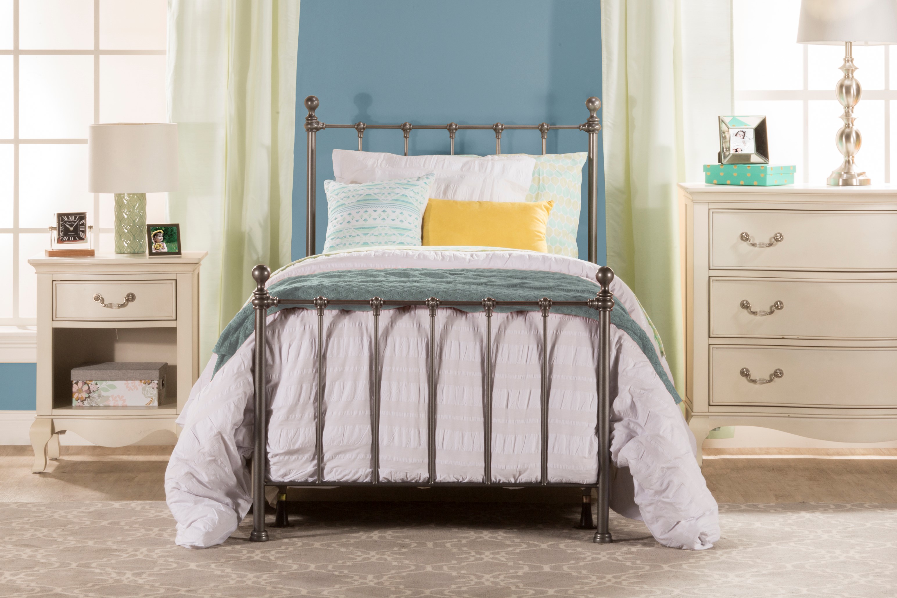Hillsdale Furniture Molly Queen Metal Bed, Black Steel