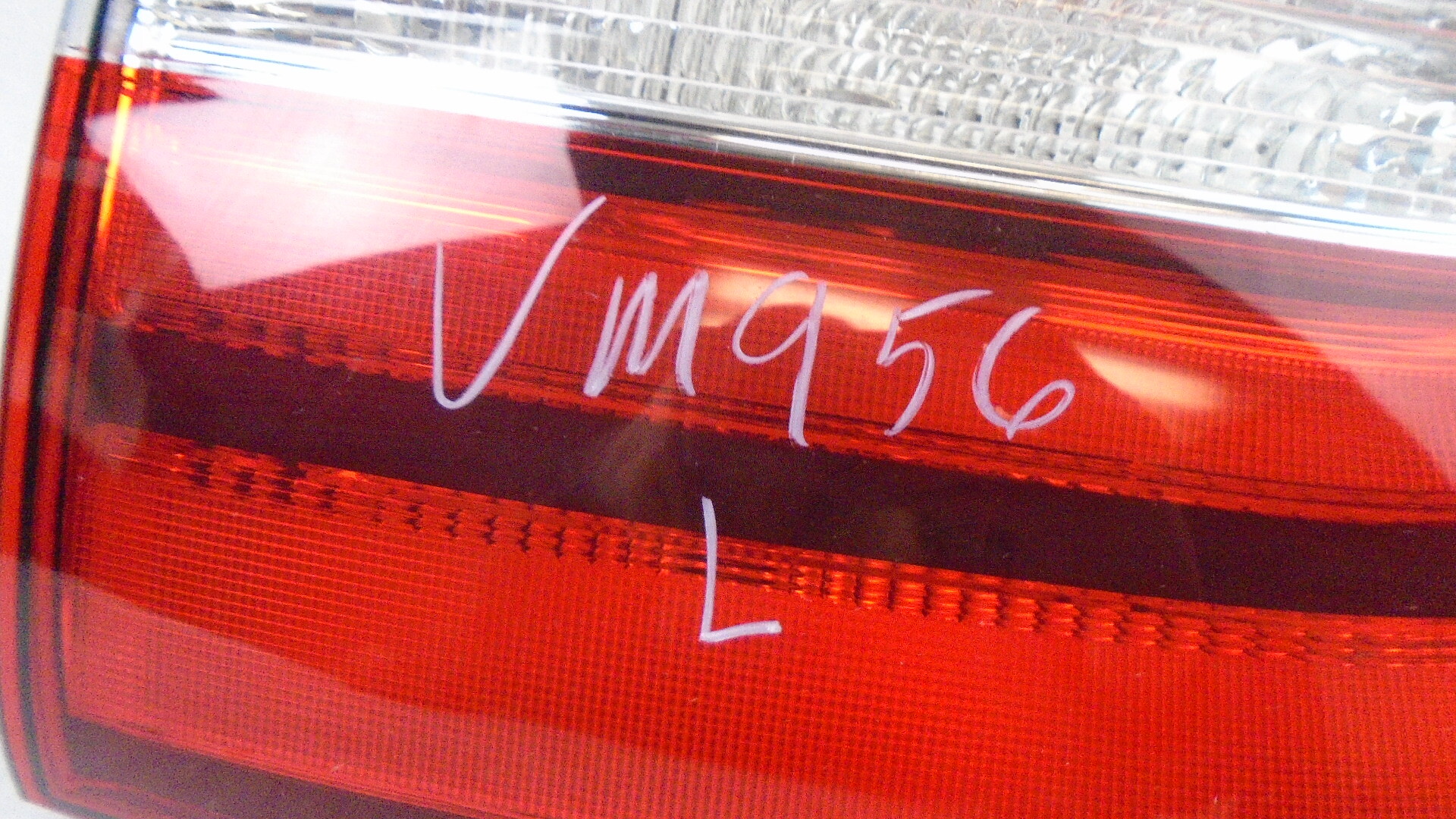 Pre-Owned 2015-2020 Toyota Sienna Right Passenger Tail Light Lamp Liftgate Mount OEM LKQ (Good)