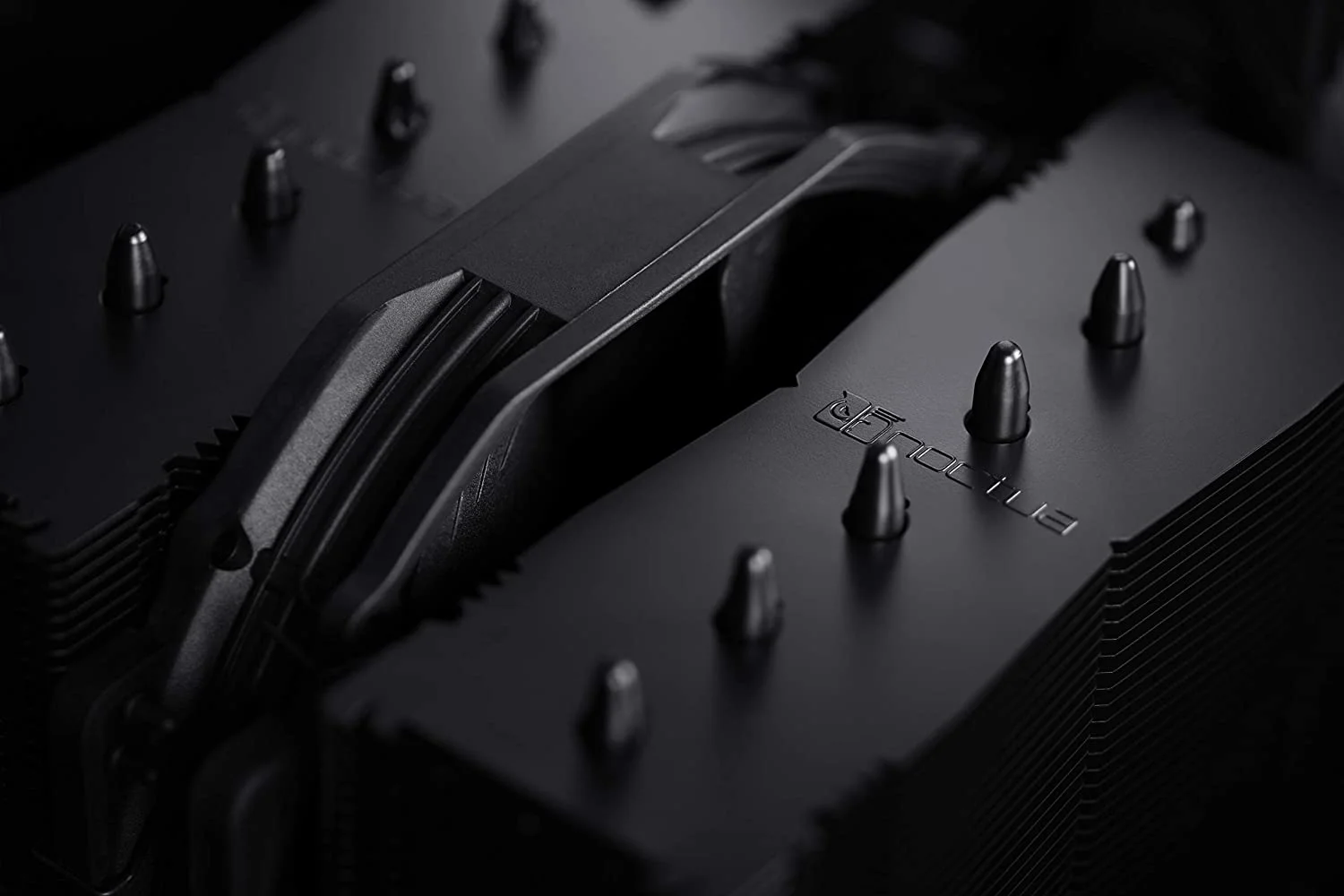 good deal wei NH-D15S chromax.Black, Premium Dual-Tower CPU Cooler with NF-A15 PWM 140mm Fan (Black)