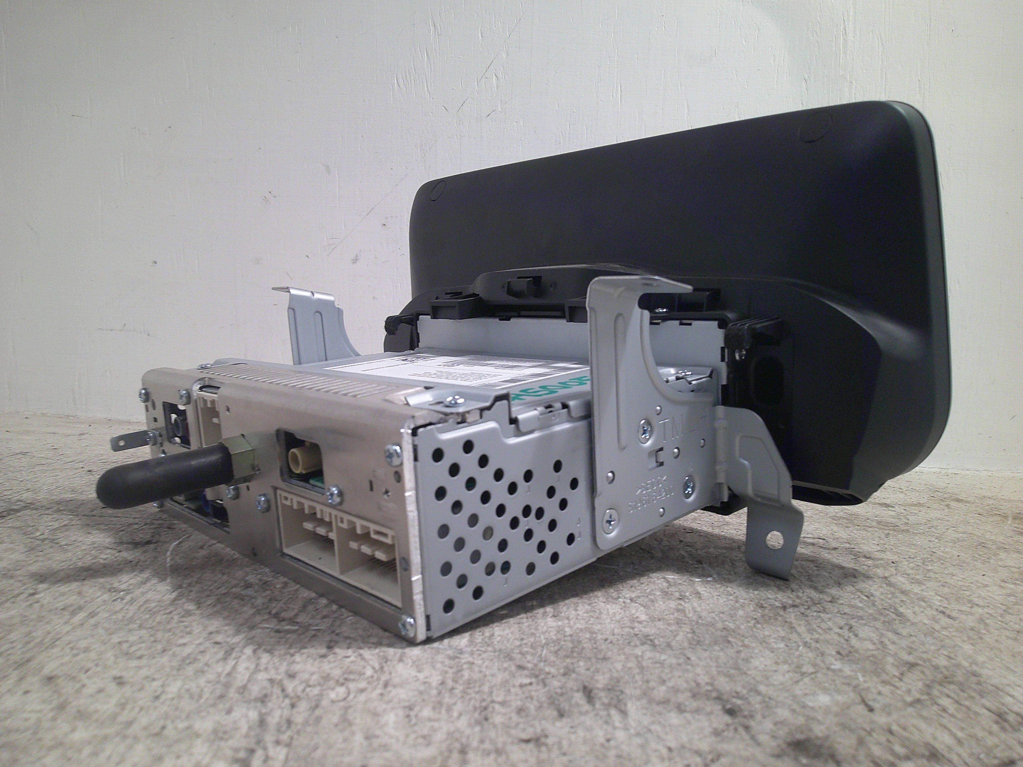 Pre-Owned 21 Hyundai Santa Fe AM FM Sirius Radio Receiver Display OEM LKQ (Good)