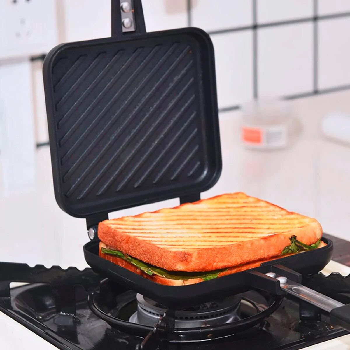 Camping Toastie Maker Double Side Non-Stick Sandwich Toastie Maker Multiple Grilled Sandwich Maker With Heat-Resistant Handles black