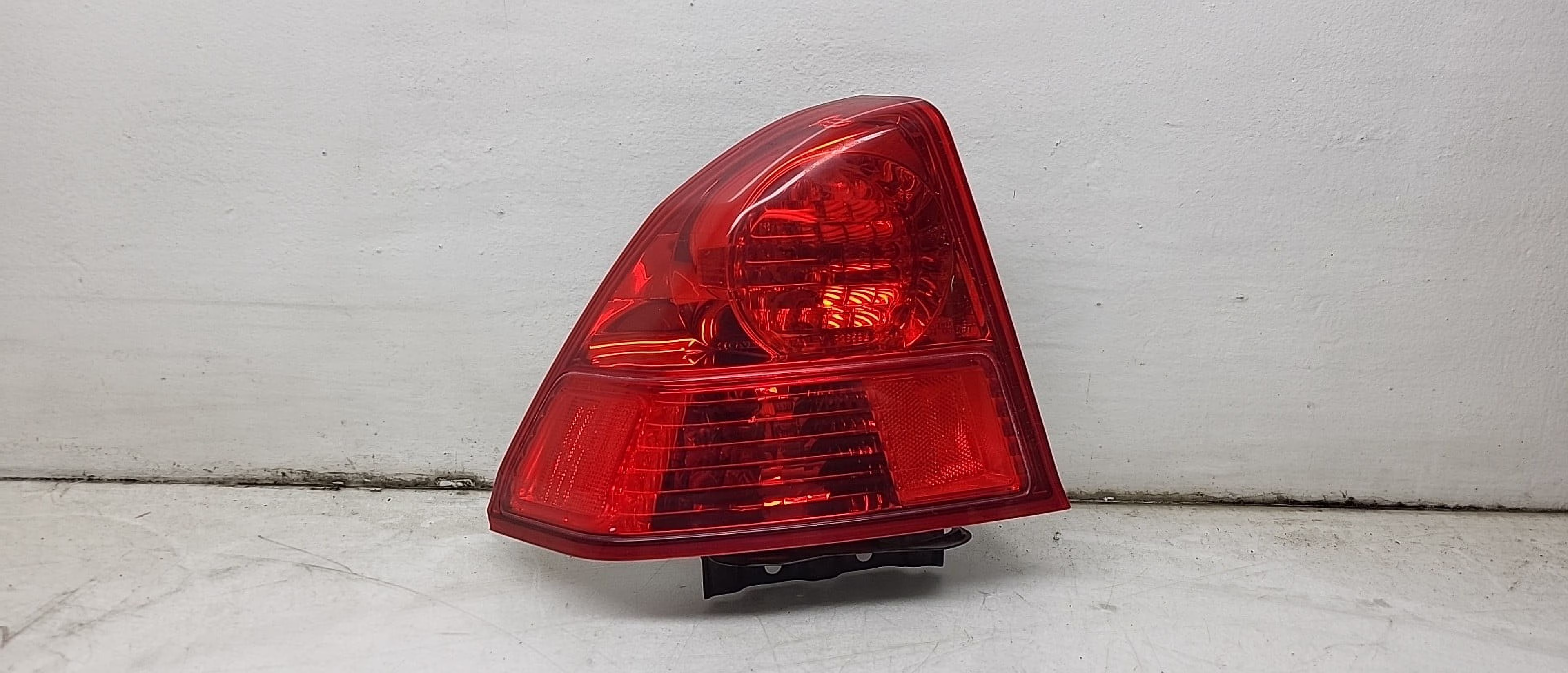 Pre-Owned 03 2003 Honda Civic Driver LH Tail Light Lamp OEM (Good)