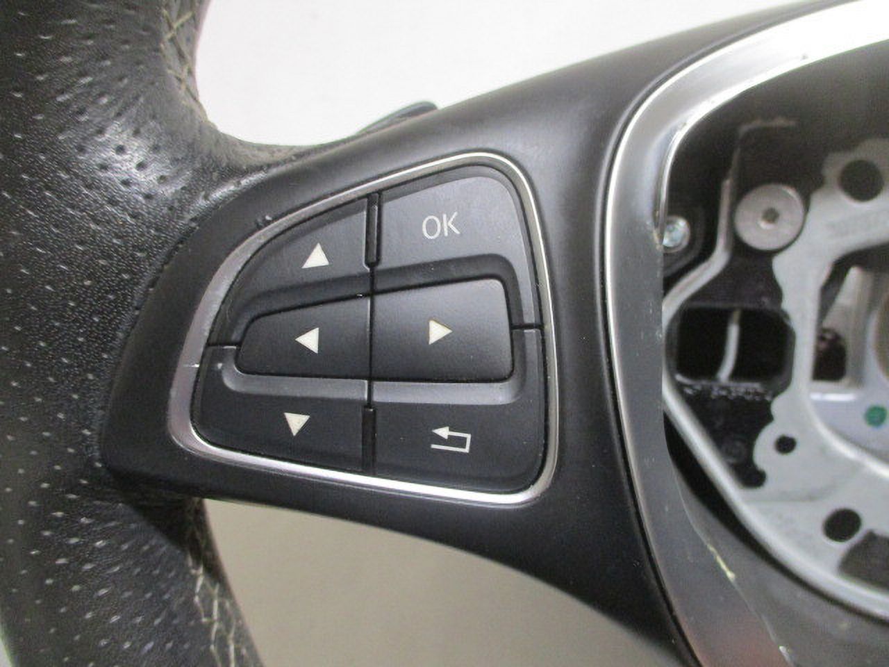 Pre-Owned 2018 Mercedes-Benz GLA Class Leather Steering Wheel OEM LKQ (Good)