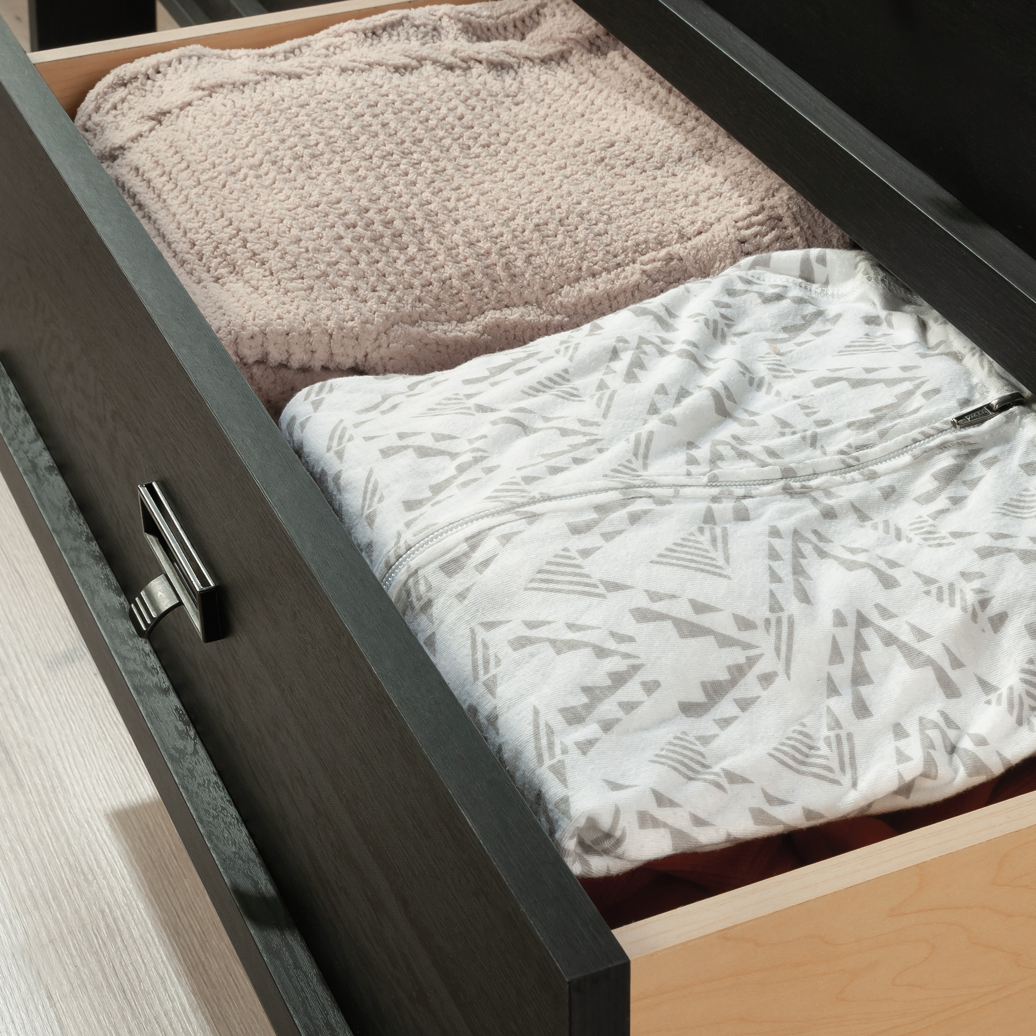 Sauder Trestle 6-Drawer Bedroom Dresser in Raven Oak, Raven Oak Finish