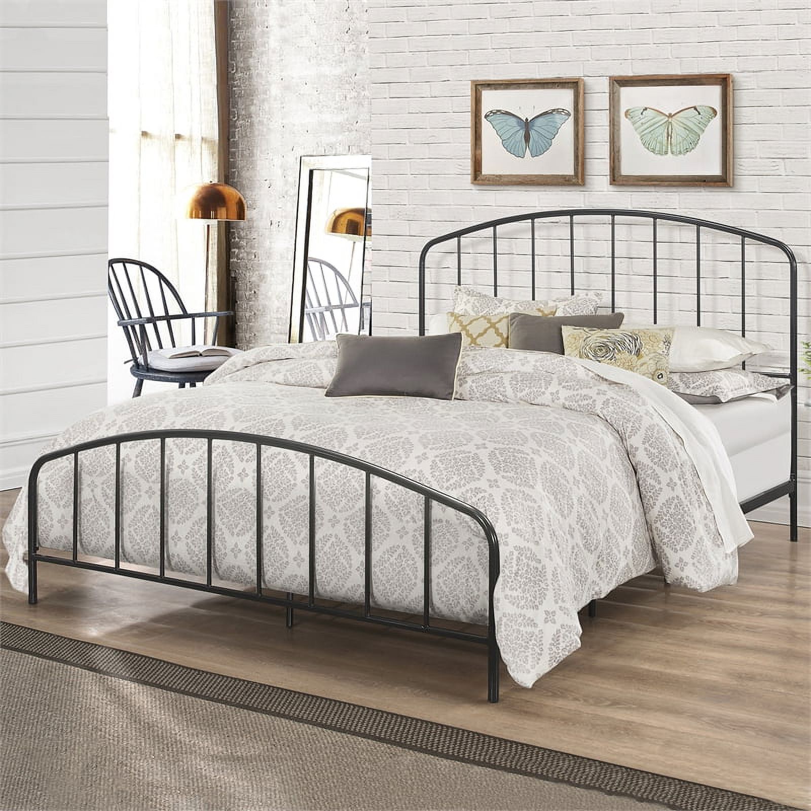 Bowery Hill Furniture Metal Queen Bed with Arched Spindle Design Black