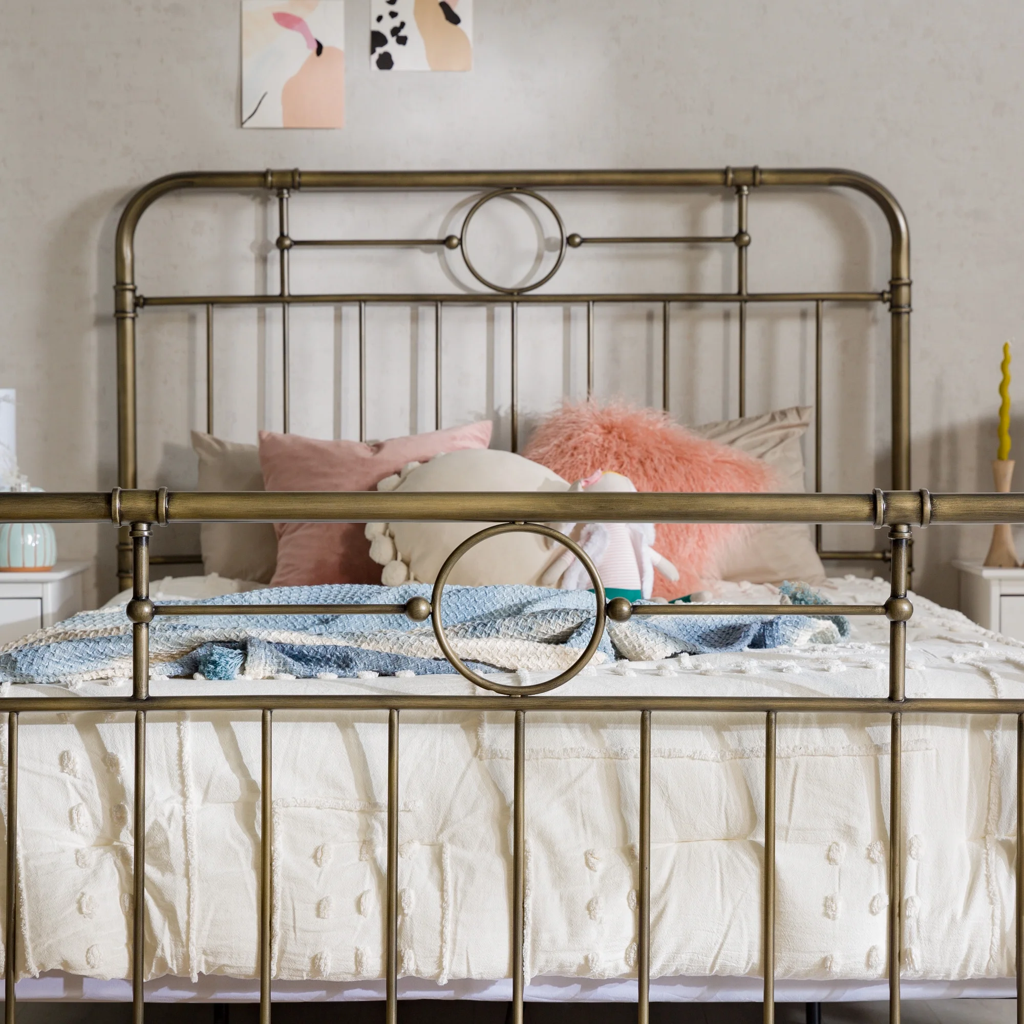 Walker Edison Scarlett Boho Farmhouse Antiqued Bronze Metal Pipe Queen Bed, Bronze